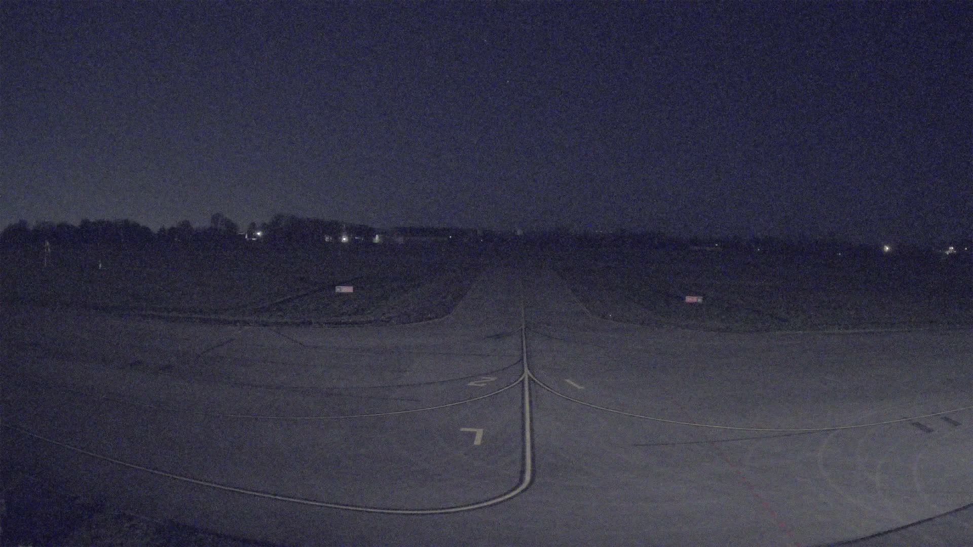 Lannion Cote de Granit  Airport Live Cam  LAI  - Lannion, Cotes-d'Armor, Bretagne, France