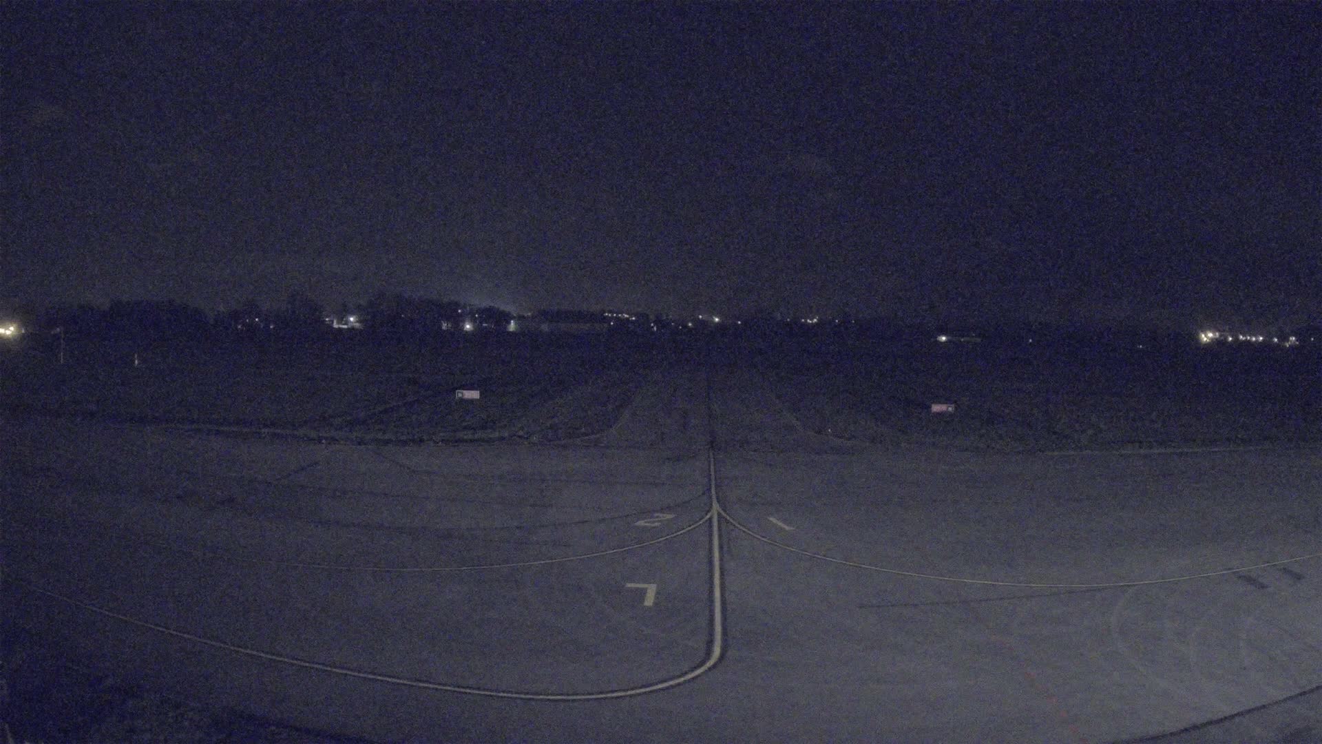 Lannion Cote de Granit  Airport Live Cam  LAI  - Lannion, Cotes-d'Armor, Bretagne, France