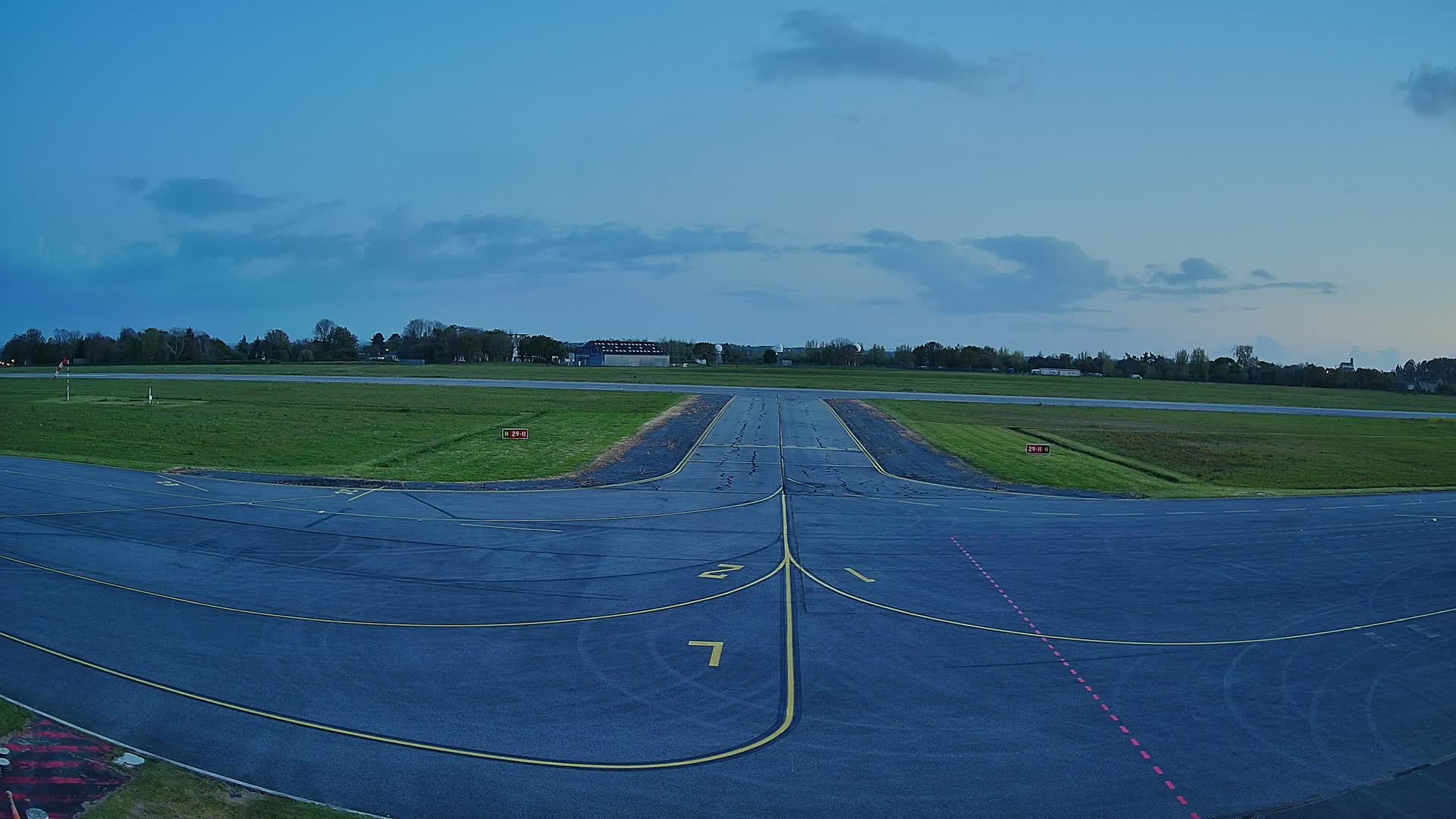 Lannion Cote de Granit  Airport Live Cam  LAI  - Lannion, Cotes-d'Armor, Bretagne, France