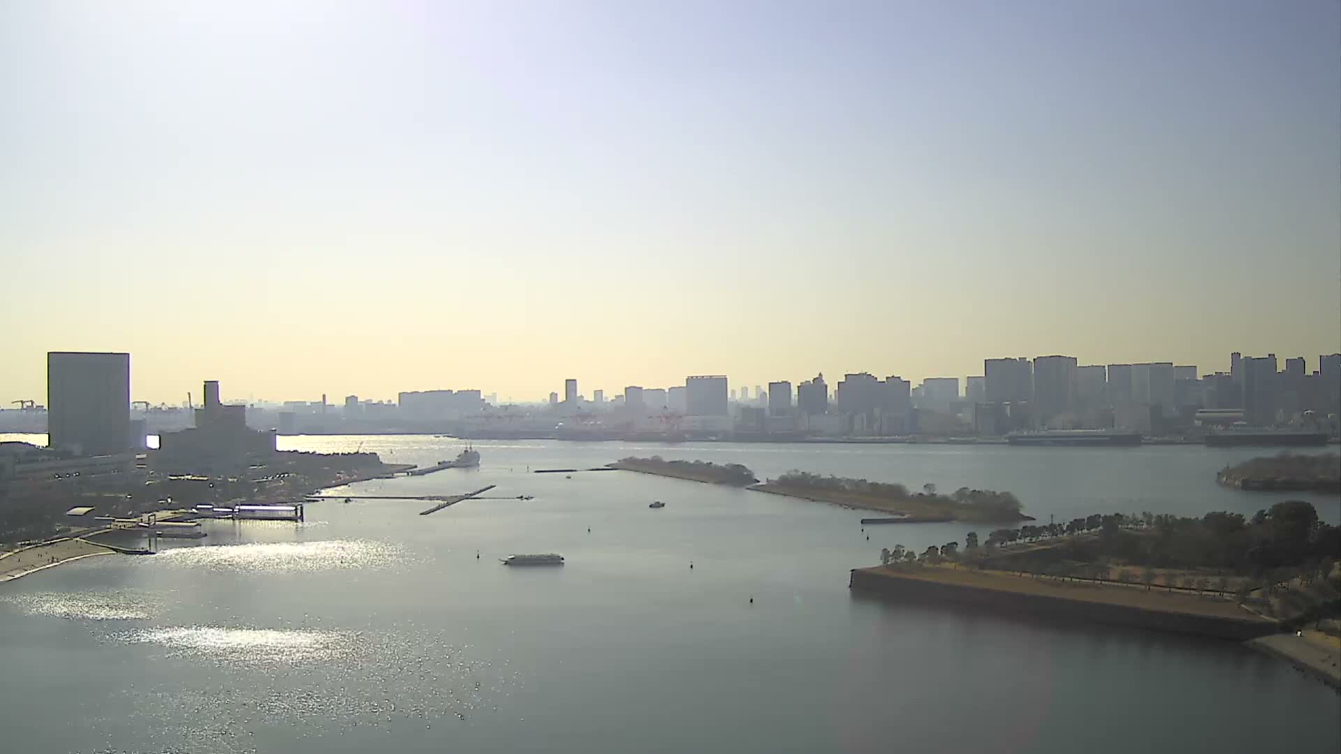 Tokyo, Odaiba Island /Tokyo Bay & Shinagawa View ( 東京、お台場アイランド／東京湾＆品川ビュー ) Live Cam - Daiba, Odaiba, Minato-ku, Tokyo, Kantō, Honshu, Japan
