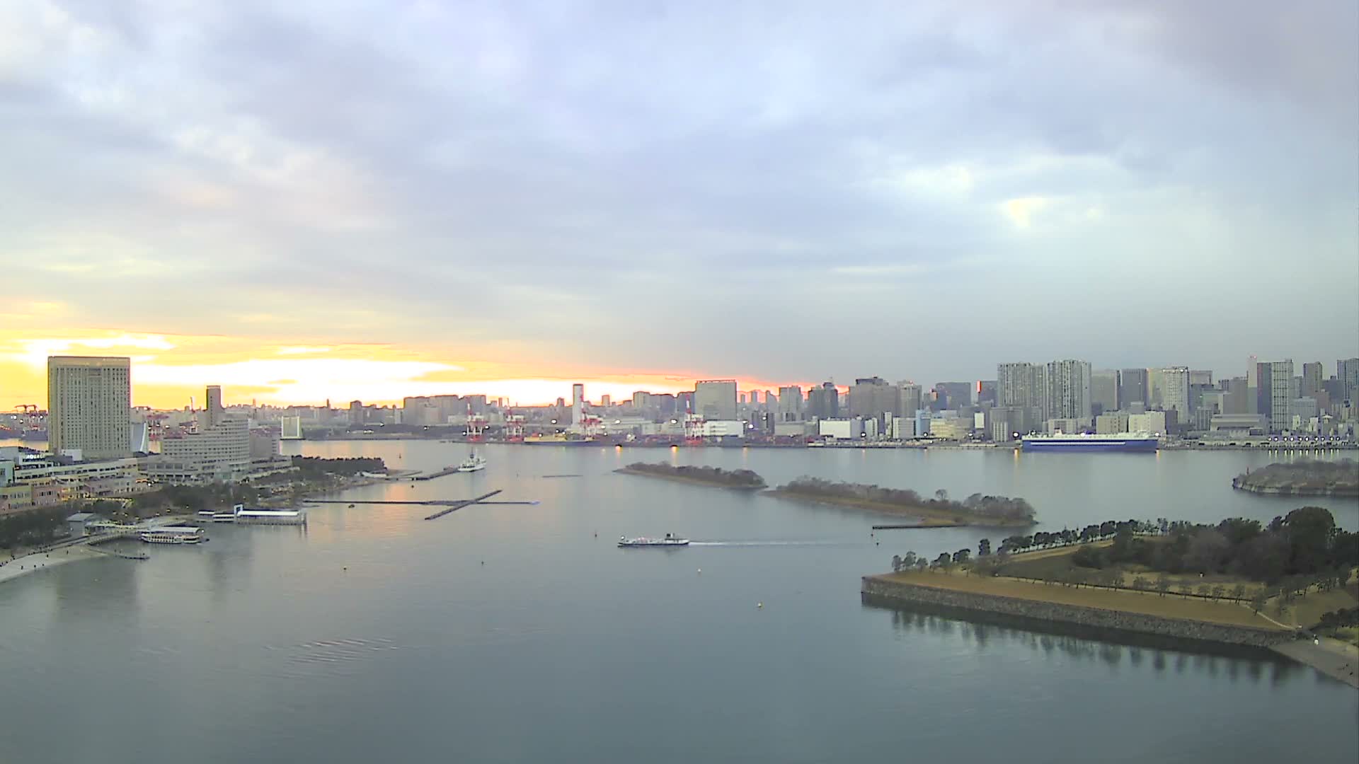 Tokyo, Odaiba Island /Tokyo Bay & Shinagawa View ( 東京、お台場アイランド／東京湾＆品川ビュー ) Live Cam - Daiba, Odaiba, Minato-ku, Tokyo, Kantō, Honshu, Japan