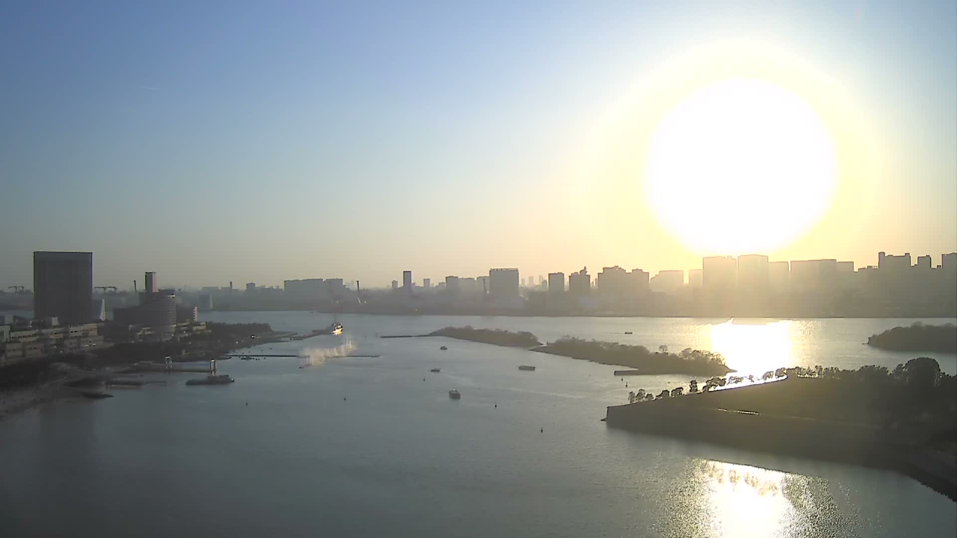 Tokyo, Odaiba Island /Tokyo Bay & Shinagawa View ( 東京、お台場アイランド／東京湾＆品川ビュー ) Live Cam - Daiba, Odaiba, Minato-ku, Tokyo, Kantō, Honshu, Japan
