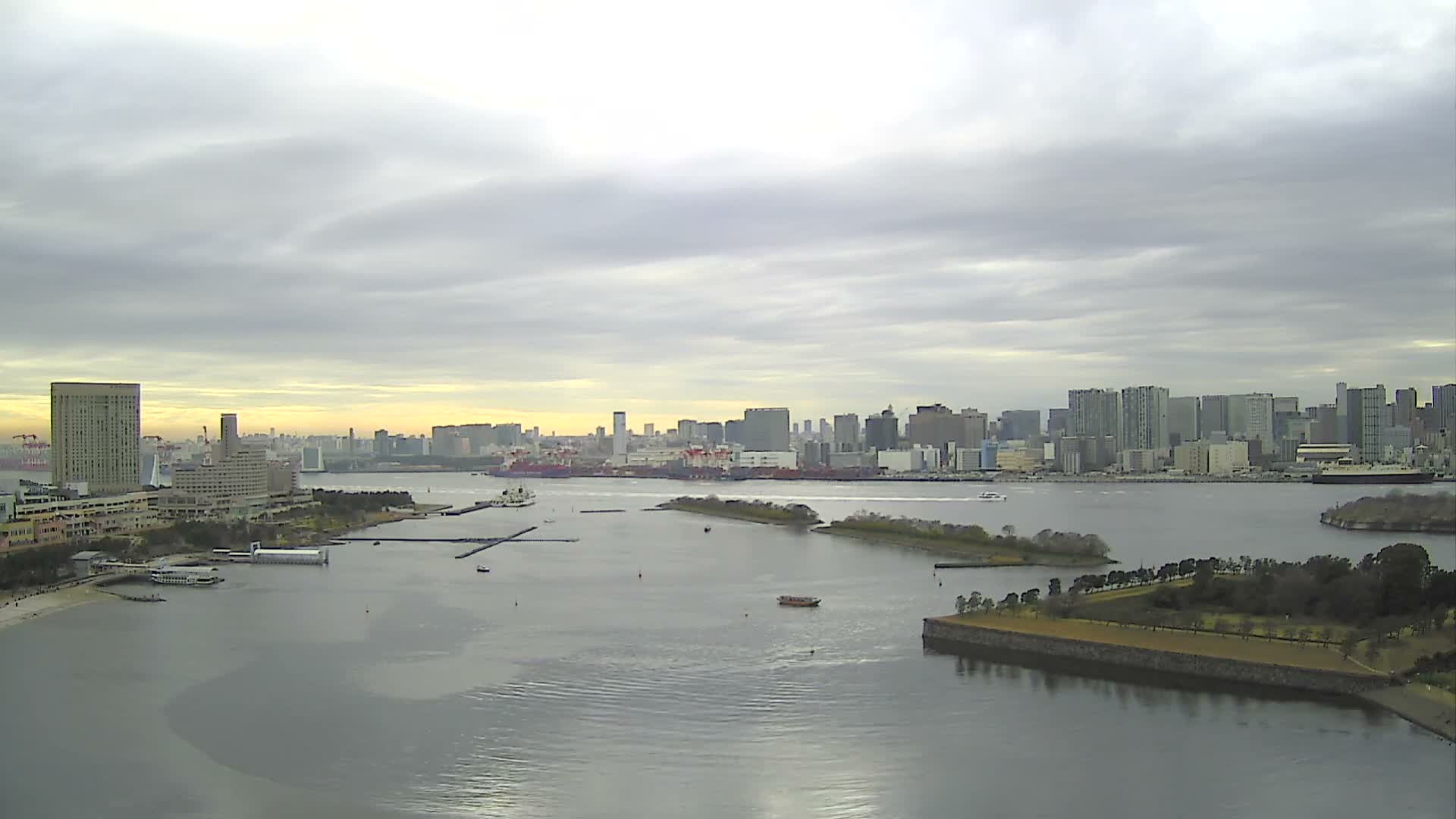 Tokyo, Odaiba Island /Tokyo Bay & Shinagawa View ( 東京、お台場アイランド／東京湾＆品川ビュー ) Live Cam - Daiba, Odaiba, Minato-ku, Tokyo, Kantō, Honshu, Japan