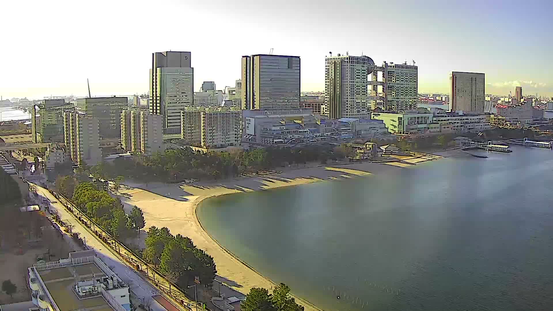 Tokyo, Odaiba Beach & Odaiba Marine Park (東京、お台場ビーチ、お台場海浜公園 ) Live Cam -1 Chome, Daiba, Odaiba, Minato-ku, Tokyo, Kantō, Honshu, Japan