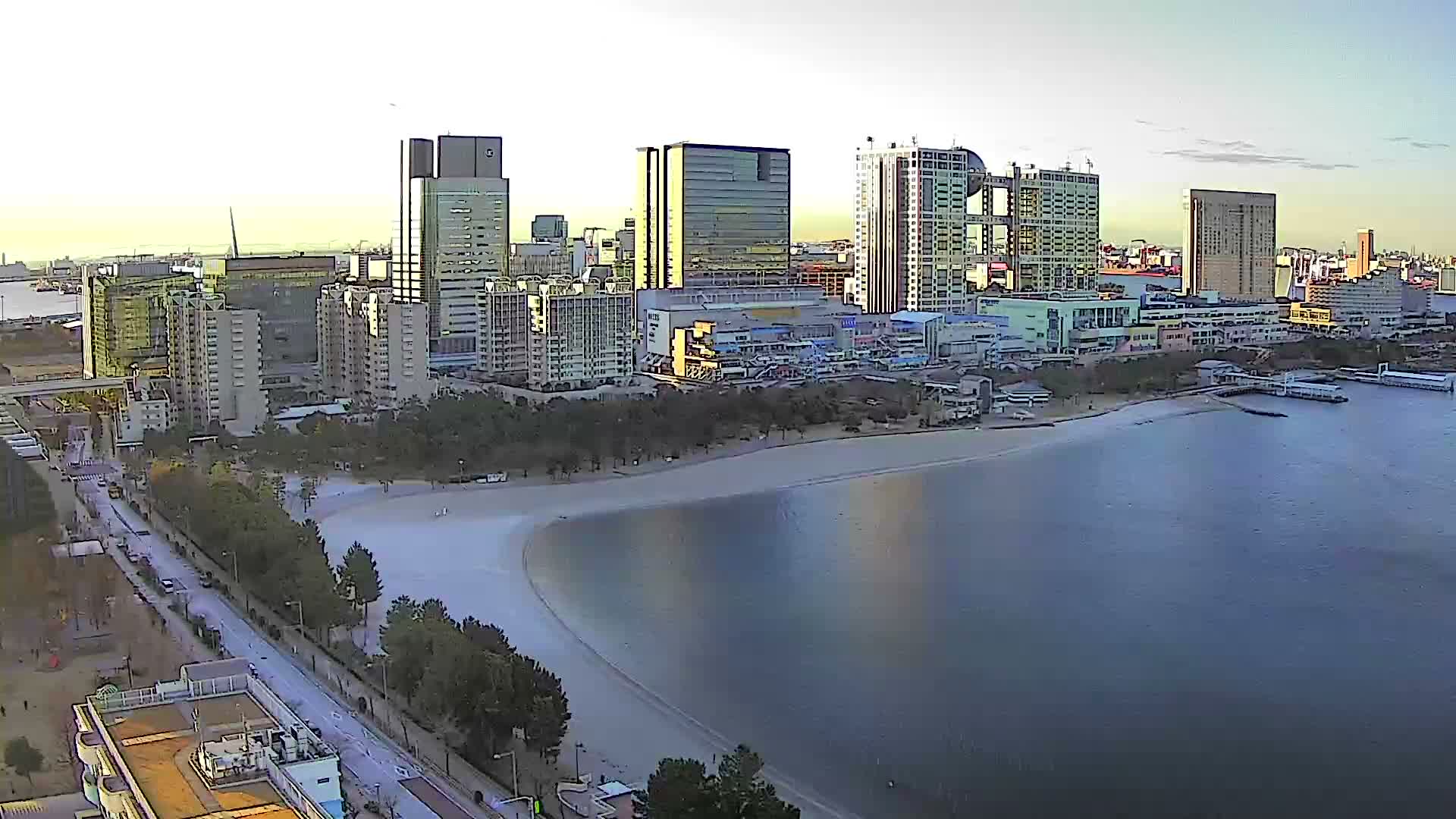 Tokyo, Odaiba Beach & Odaiba Marine Park (東京、お台場ビーチ、お台場海浜公園 ) Live Cam -1 Chome, Daiba, Odaiba, Minato-ku, Tokyo, Kantō, Honshu, Japan