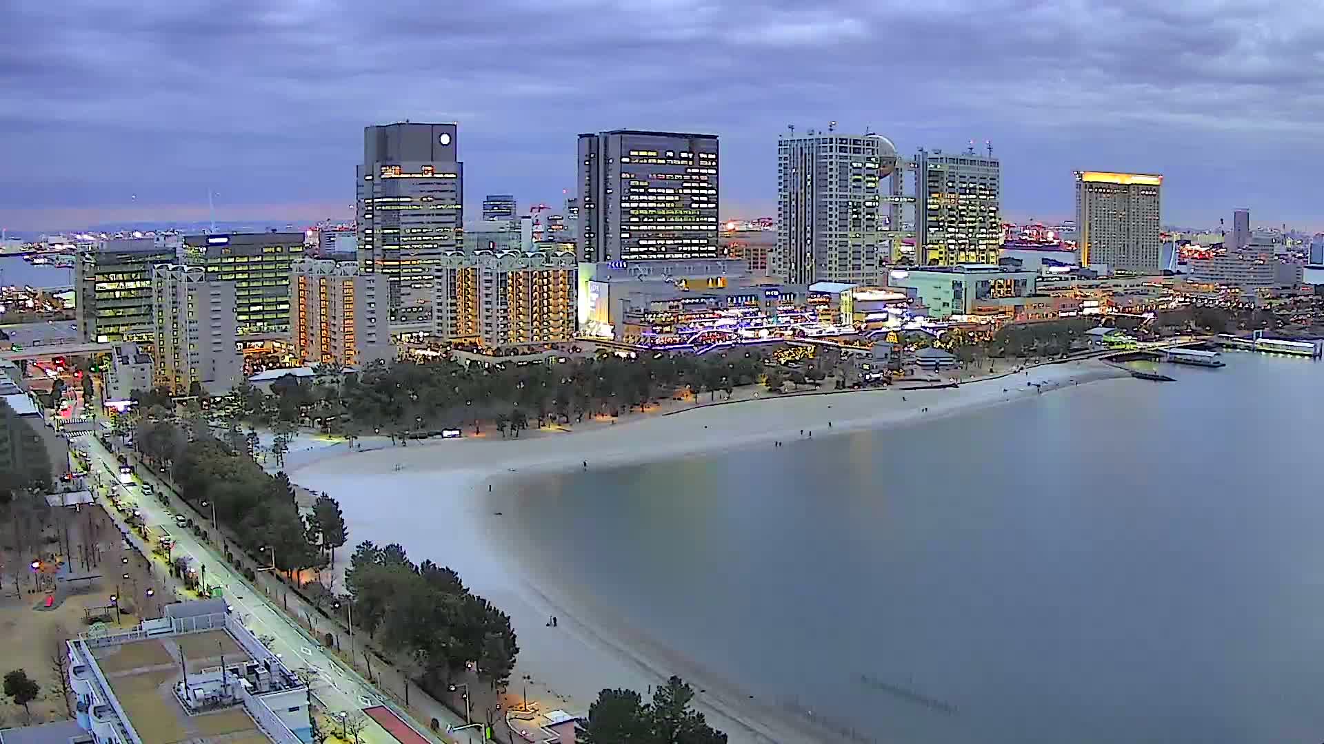 Tokyo, Odaiba Beach & Odaiba Marine Park (東京、お台場ビーチ、お台場海浜公園 ) Live Cam -1 Chome, Daiba, Odaiba, Minato-ku, Tokyo, Kantō, Honshu, Japan