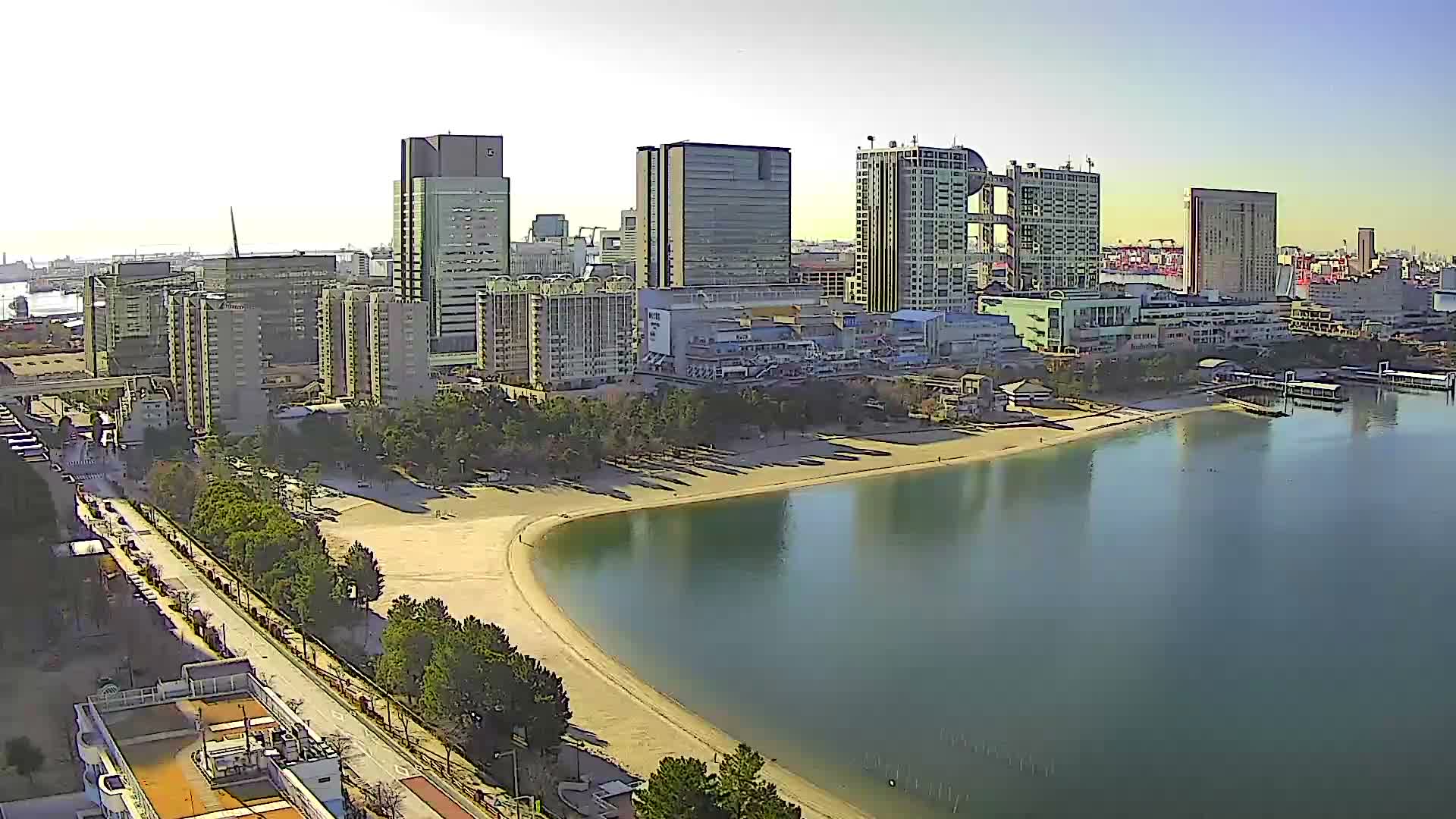 Tokyo, Odaiba Beach & Odaiba Marine Park (東京、お台場ビーチ、お台場海浜公園 ) Live Cam -1 Chome, Daiba, Odaiba, Minato-ku, Tokyo, Kantō, Honshu, Japan