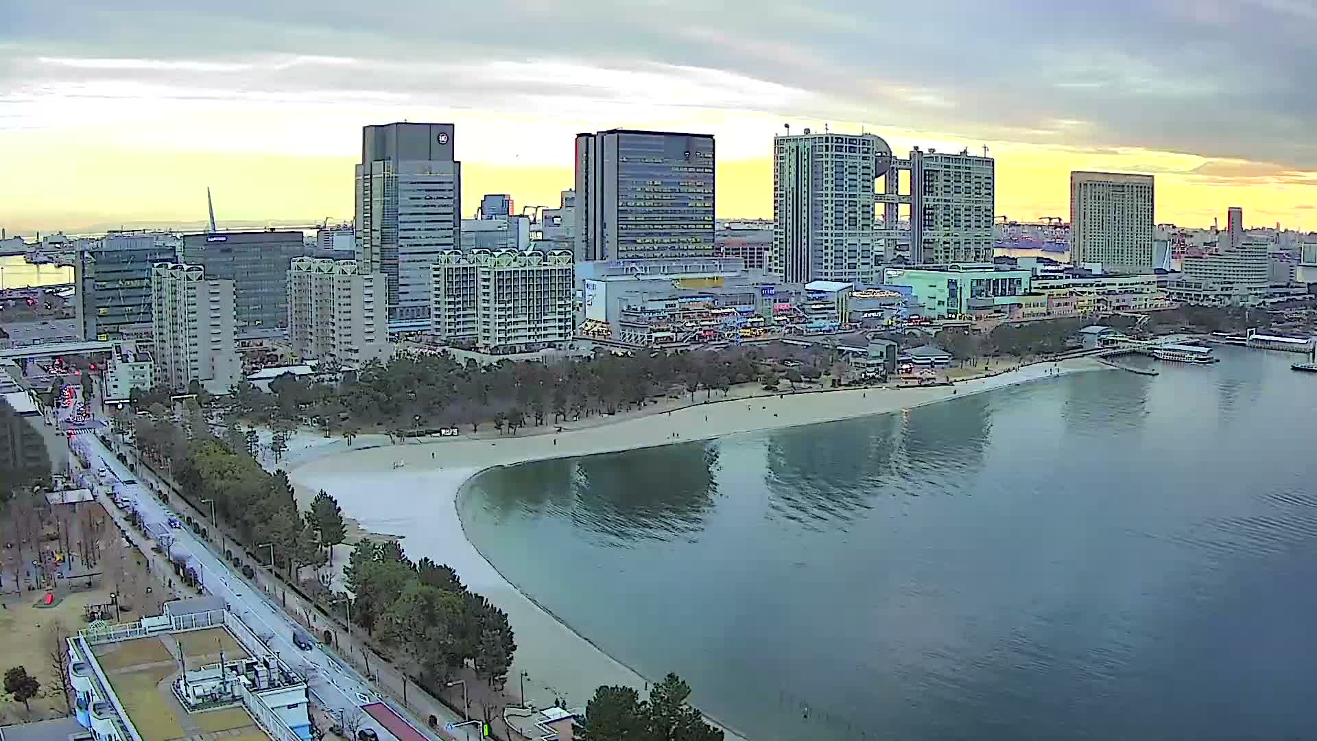 Tokyo, Odaiba Beach & Odaiba Marine Park (東京、お台場ビーチ、お台場海浜公園 ) Live Cam -1 Chome, Daiba, Odaiba, Minato-ku, Tokyo, Kantō, Honshu, Japan