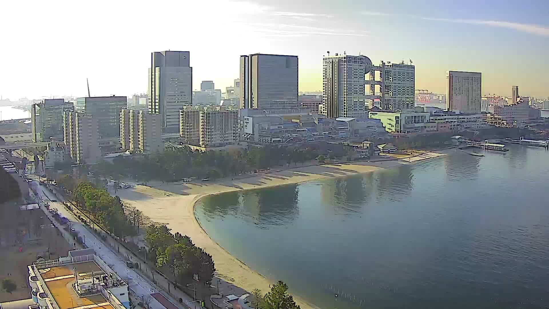 Tokyo, Odaiba Beach & Odaiba Marine Park (東京、お台場ビーチ、お台場海浜公園 ) Live Cam -1 Chome, Daiba, Odaiba, Minato-ku, Tokyo, Kantō, Honshu, Japan