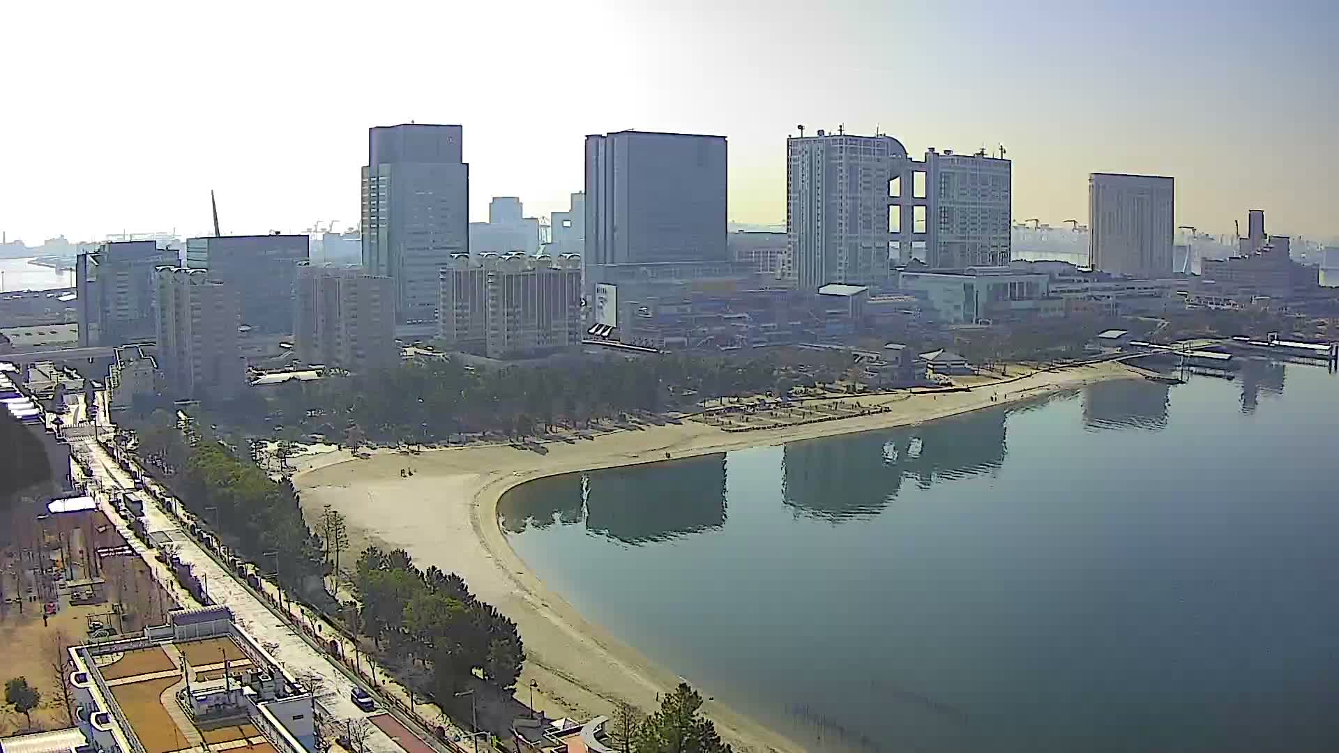 Tokyo, Odaiba Beach & Odaiba Marine Park (東京、お台場ビーチ、お台場海浜公園 ) Live Cam -1 Chome, Daiba, Odaiba, Minato-ku, Tokyo, Kantō, Honshu, Japan