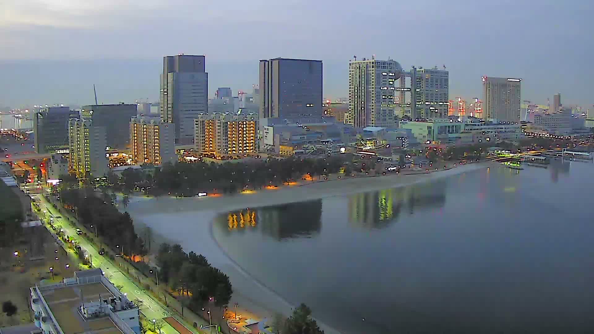 Tokyo, Odaiba Beach & Odaiba Marine Park (東京、お台場ビーチ、お台場海浜公園 ) Live Cam -1 Chome, Daiba, Odaiba, Minato-ku, Tokyo, Kantō, Honshu, Japan