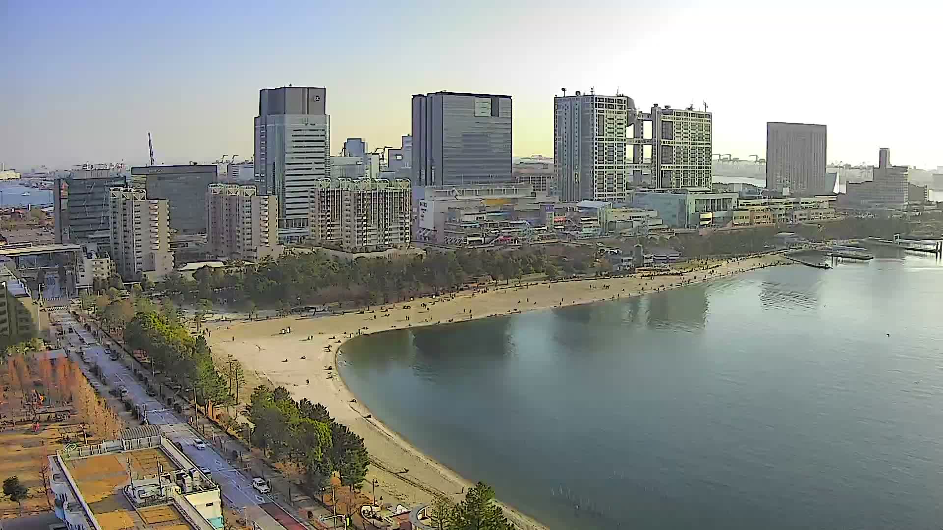 Tokyo, Odaiba Beach & Odaiba Marine Park (東京、お台場ビーチ、お台場海浜公園 ) Live Cam -1 Chome, Daiba, Odaiba, Minato-ku, Tokyo, Kantō, Honshu, Japan