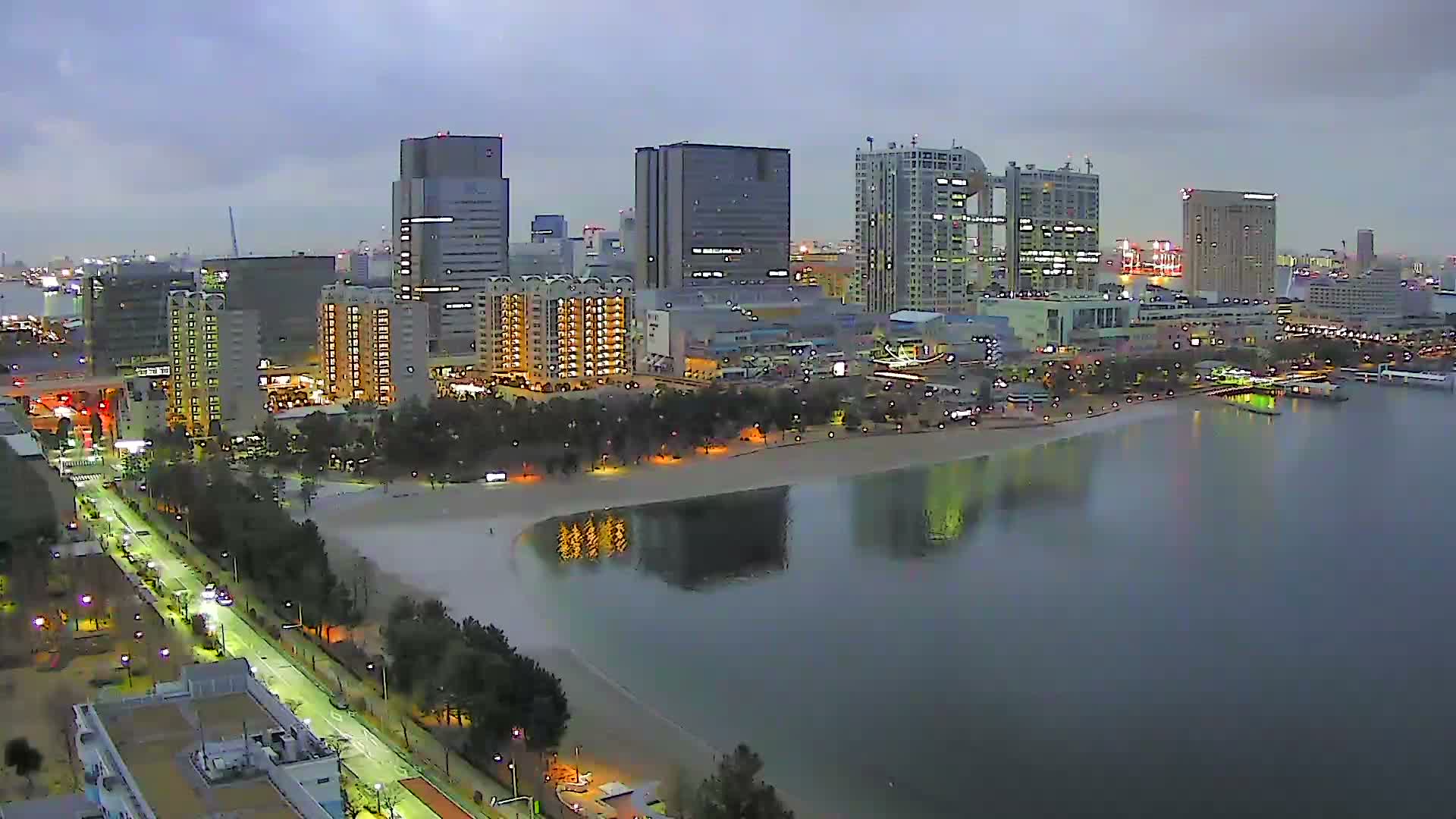 Tokyo, Odaiba Beach & Odaiba Marine Park (東京、お台場ビーチ、お台場海浜公園 ) Live Cam -1 Chome, Daiba, Odaiba, Minato-ku, Tokyo, Kantō, Honshu, Japan