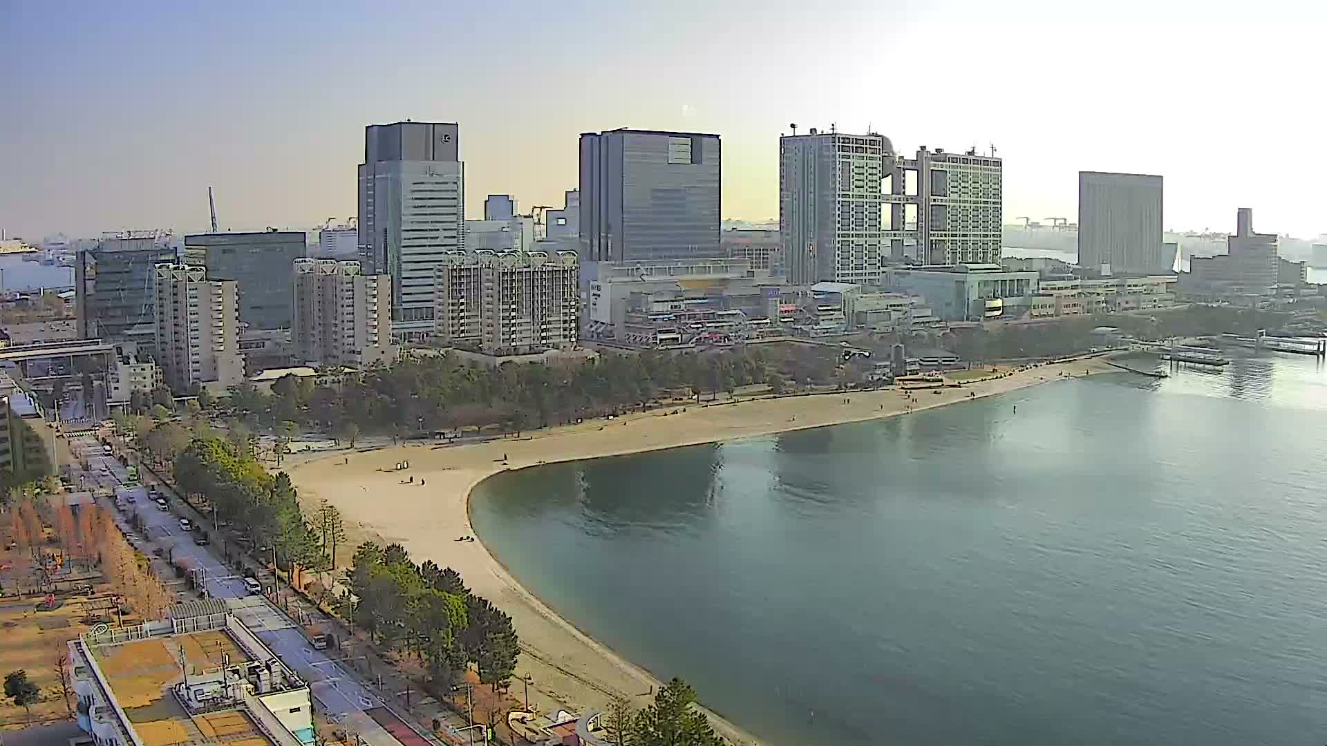 Tokyo, Odaiba Beach & Odaiba Marine Park (東京、お台場ビーチ、お台場海浜公園 ) Live Cam -1 Chome, Daiba, Odaiba, Minato-ku, Tokyo, Kantō, Honshu, Japan