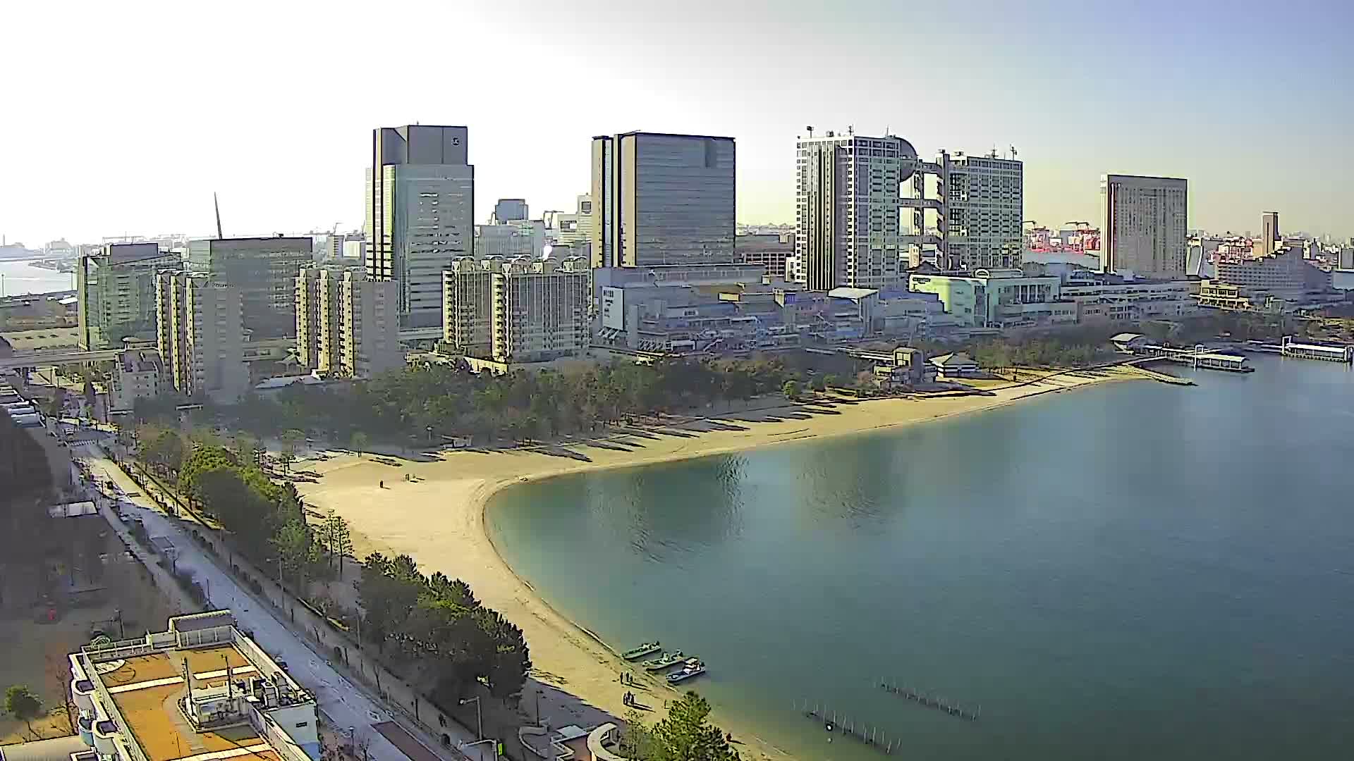 Tokyo, Odaiba Beach & Odaiba Marine Park (東京、お台場ビーチ、お台場海浜公園 ) Live Cam -1 Chome, Daiba, Odaiba, Minato-ku, Tokyo, Kantō, Honshu, Japan