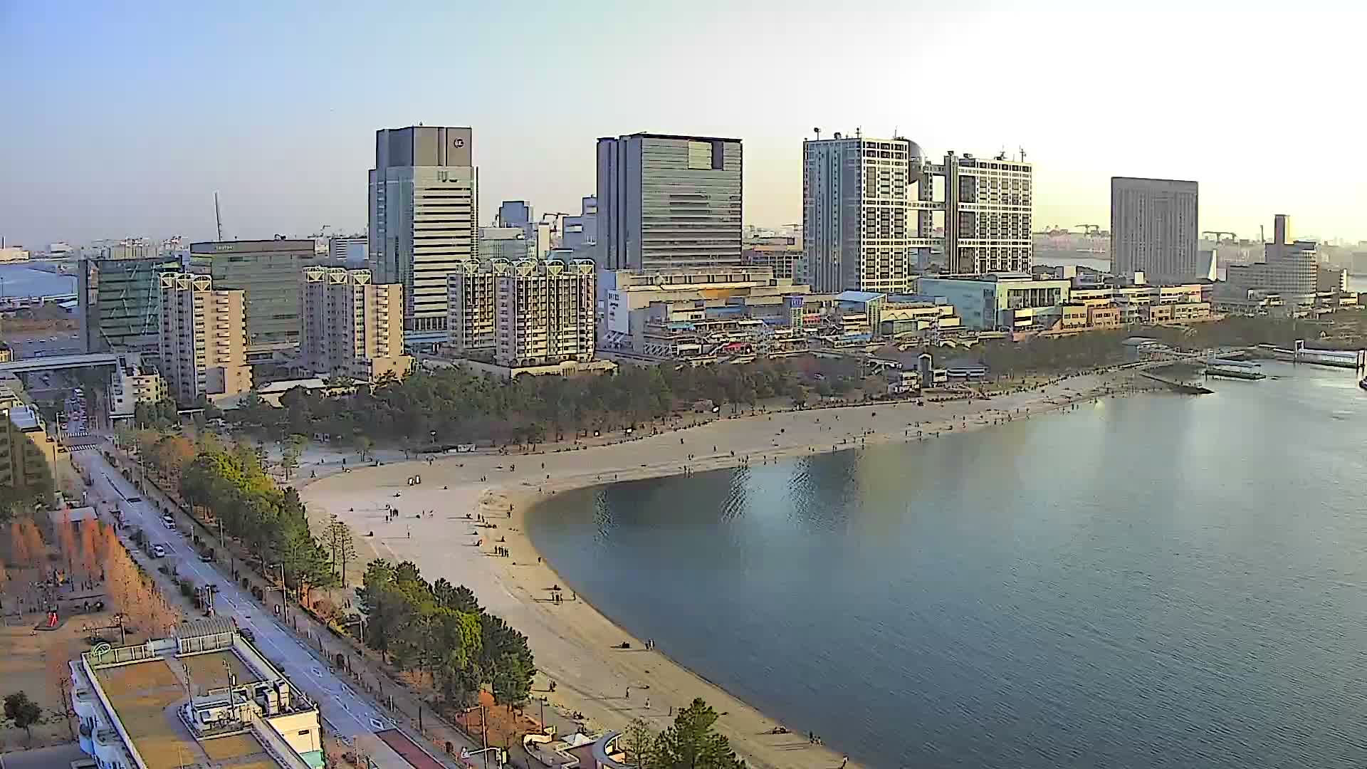 Tokyo, Odaiba Beach & Odaiba Marine Park (東京、お台場ビーチ、お台場海浜公園 ) Live Cam -1 Chome, Daiba, Odaiba, Minato-ku, Tokyo, Kantō, Honshu, Japan