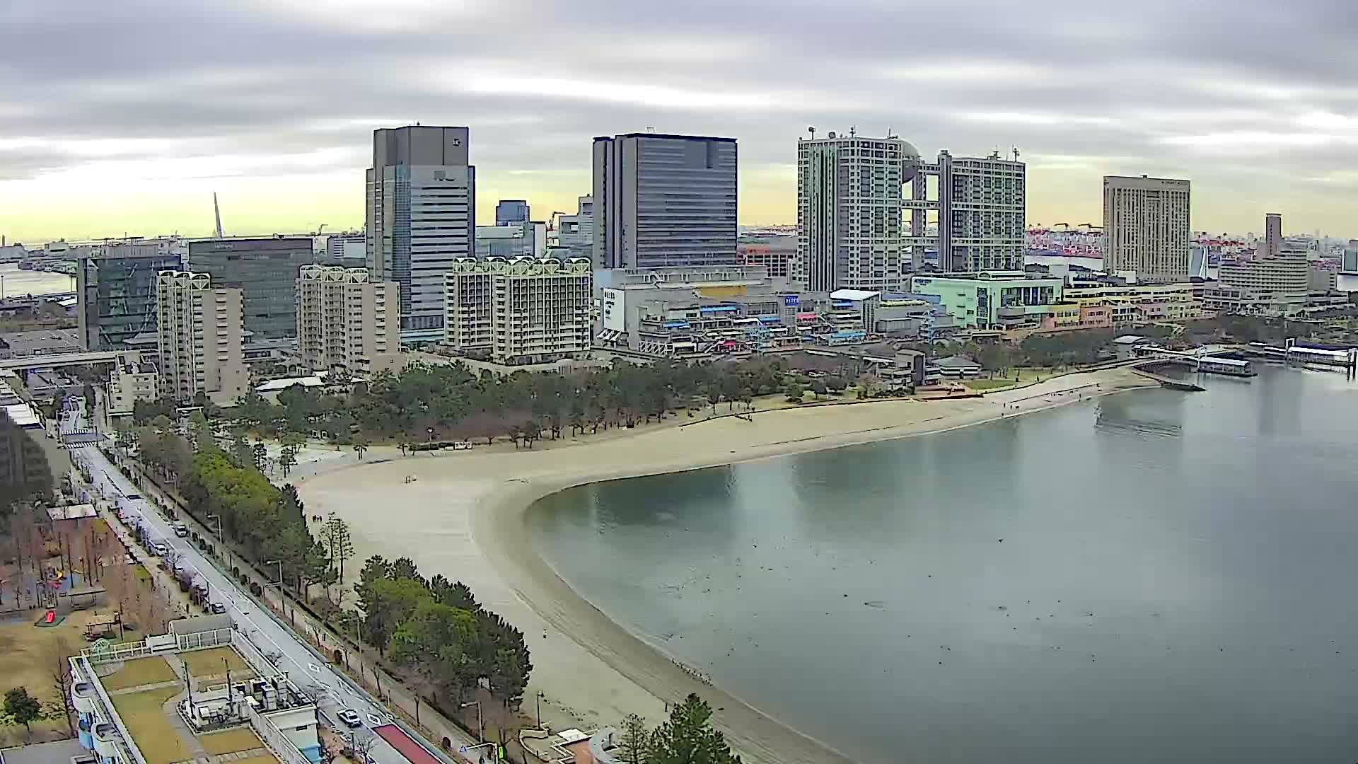 Tokyo, Odaiba Beach & Odaiba Marine Park (東京、お台場ビーチ、お台場海浜公園 ) Live Cam -1 Chome, Daiba, Odaiba, Minato-ku, Tokyo, Kantō, Honshu, Japan