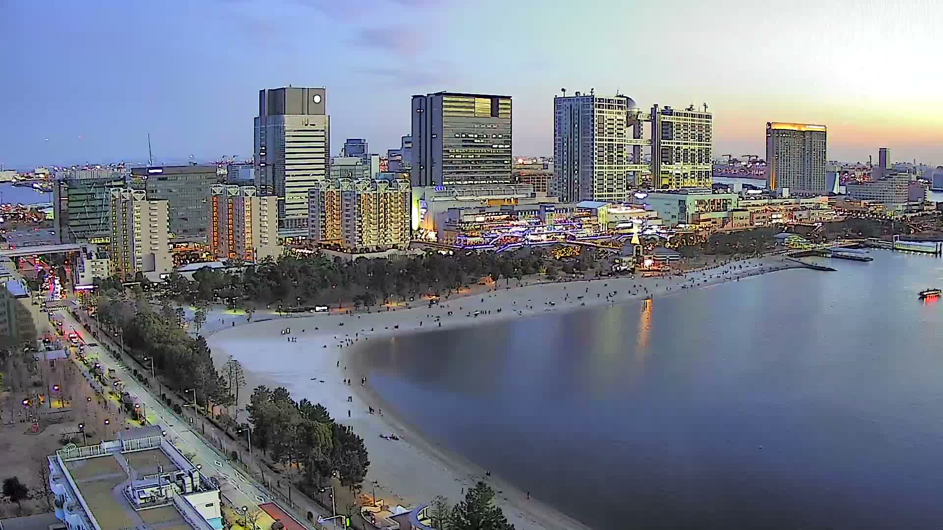 Tokyo, Odaiba Beach & Odaiba Marine Park (東京、お台場ビーチ、お台場海浜公園 ) Live Cam -1 Chome, Daiba, Odaiba, Minato-ku, Tokyo, Kantō, Honshu, Japan