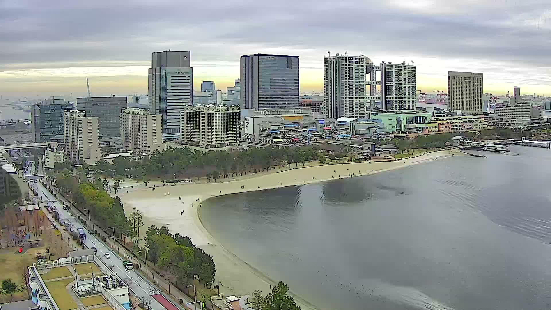 Tokyo, Odaiba Beach & Odaiba Marine Park (東京、お台場ビーチ、お台場海浜公園 ) Live Cam -1 Chome, Daiba, Odaiba, Minato-ku, Tokyo, Kantō, Honshu, Japan