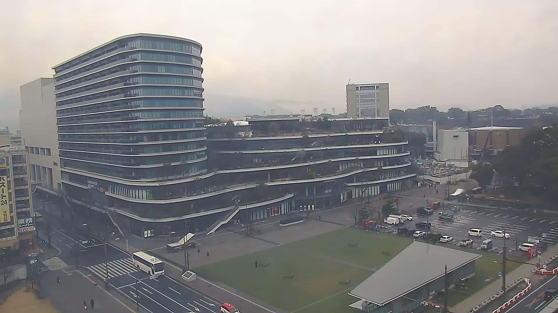 Kumamoto, Sakuramachi Kumamoto Mall & Hanabata Plaza Square ( 熊本・サクラマチクマモトモール＆花畑プラザ広場)  Live Cam - Shinshigai, Chuo Ward, Kumamoto, Kyushu, Japan