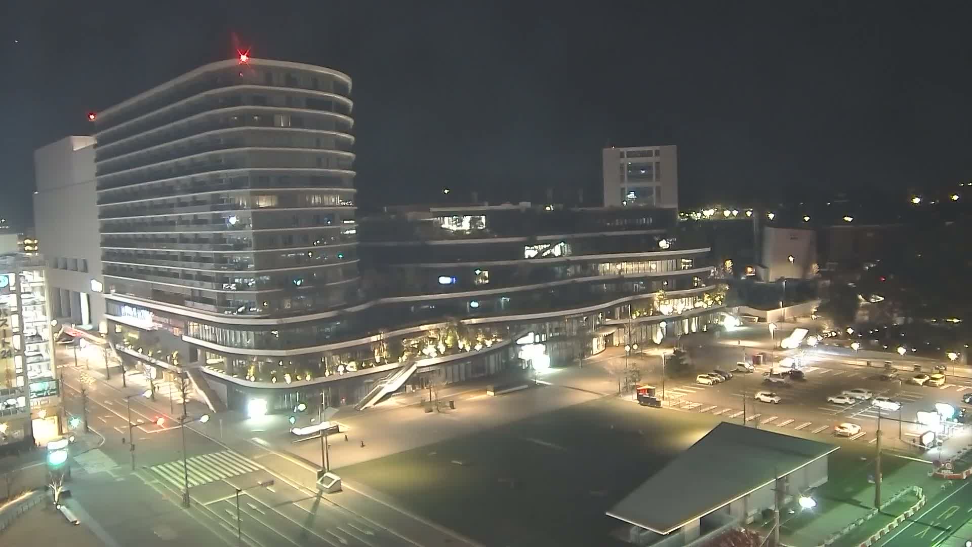 Kumamoto, Sakuramachi Kumamoto Mall & Hanabata Plaza Square ( 熊本・サクラマチクマモトモール＆花畑プラザ広場)  Live Cam - Shinshigai, Chuo Ward, Kumamoto, Kyushu, Japan