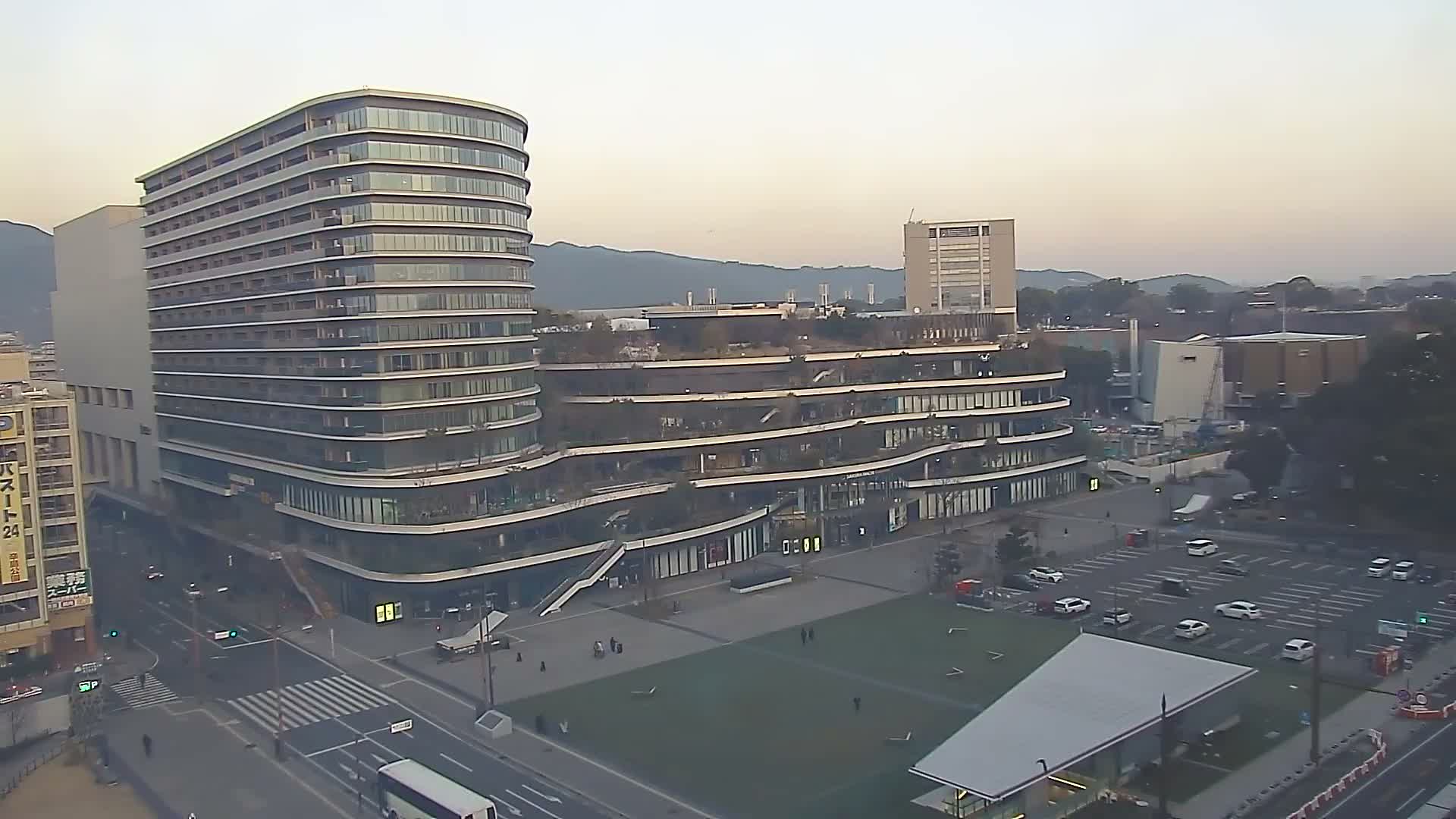 Kumamoto, Sakuramachi Kumamoto Mall & Hanabata Plaza Square ( 熊本・サクラマチクマモトモール＆花畑プラザ広場)  Live Cam - Shinshigai, Chuo Ward, Kumamoto, Kyushu, Japan