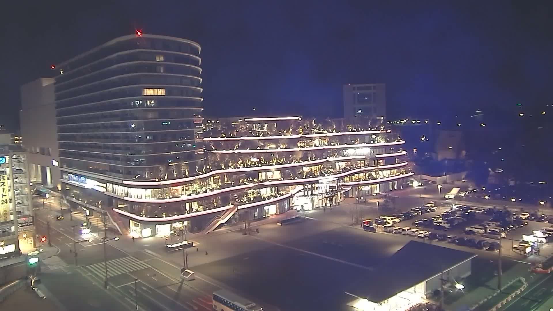 Kumamoto, Sakuramachi Kumamoto Mall & Hanabata Plaza Square ( 熊本・サクラマチクマモトモール＆花畑プラザ広場)  Live Cam - Shinshigai, Chuo Ward, Kumamoto, Kyushu, Japan