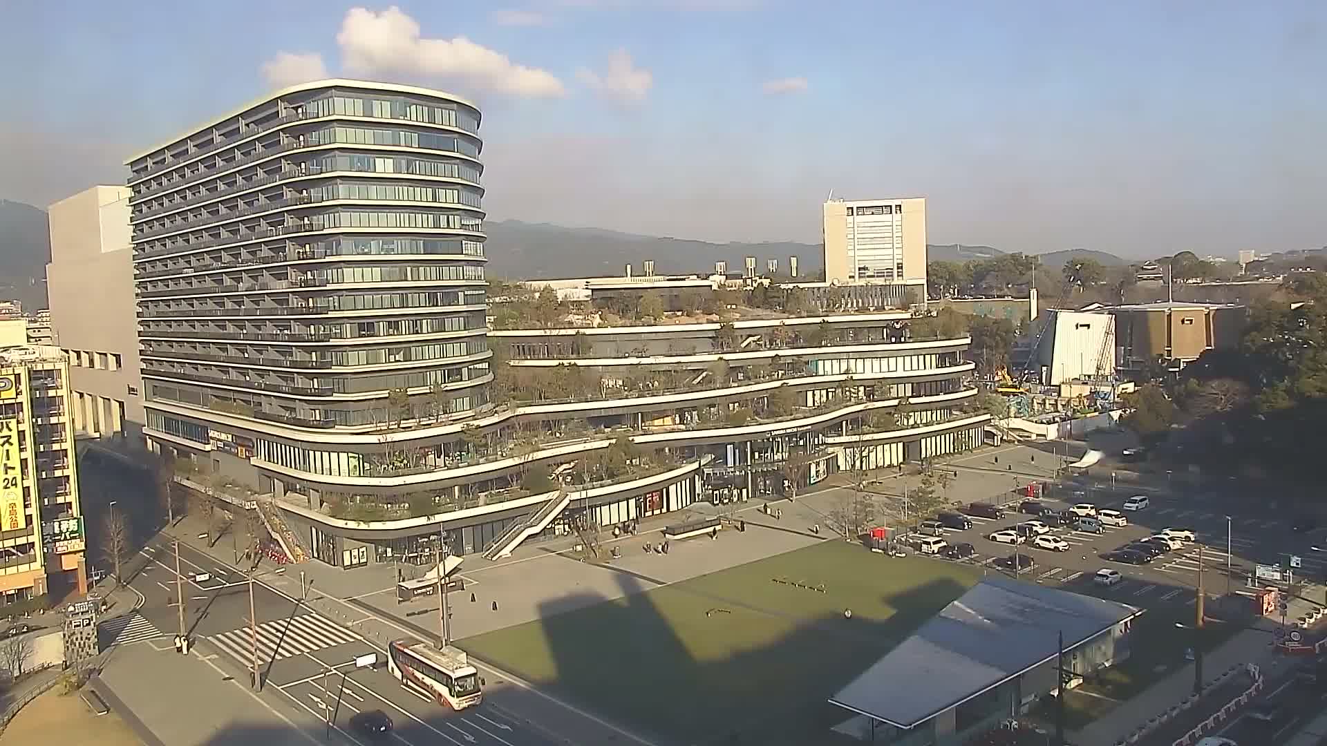 Kumamoto, Sakuramachi Kumamoto Mall & Hanabata Plaza Square ( 熊本・サクラマチクマモトモール＆花畑プラザ広場)  Live Cam - Shinshigai, Chuo Ward, Kumamoto, Kyushu, Japan