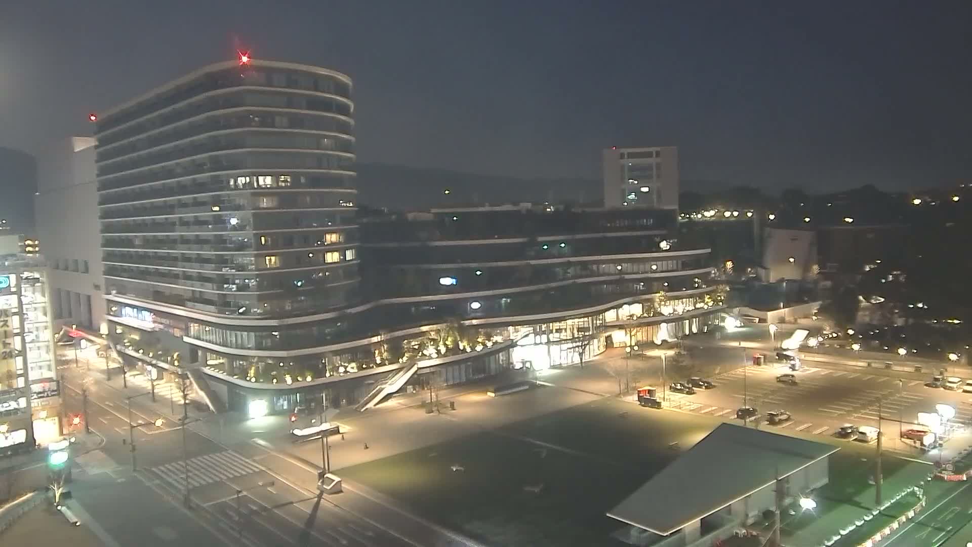 Kumamoto, Sakuramachi Kumamoto Mall & Hanabata Plaza Square ( 熊本・サクラマチクマモトモール＆花畑プラザ広場)  Live Cam - Shinshigai, Chuo Ward, Kumamoto, Kyushu, Japan