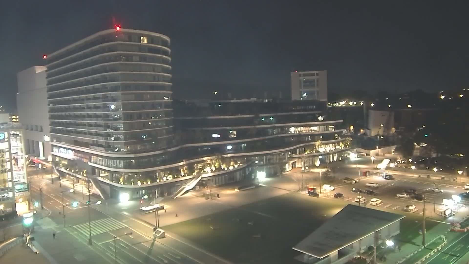 Kumamoto, Sakuramachi Kumamoto Mall & Hanabata Plaza Square ( 熊本・サクラマチクマモトモール＆花畑プラザ広場)  Live Cam - Shinshigai, Chuo Ward, Kumamoto, Kyushu, Japan