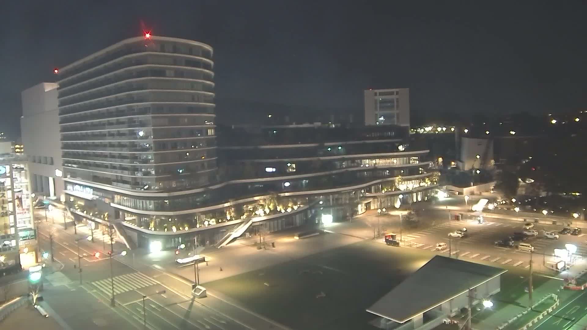 Kumamoto, Sakuramachi Kumamoto Mall & Hanabata Plaza Square ( 熊本・サクラマチクマモトモール＆花畑プラザ広場)  Live Cam - Shinshigai, Chuo Ward, Kumamoto, Kyushu, Japan