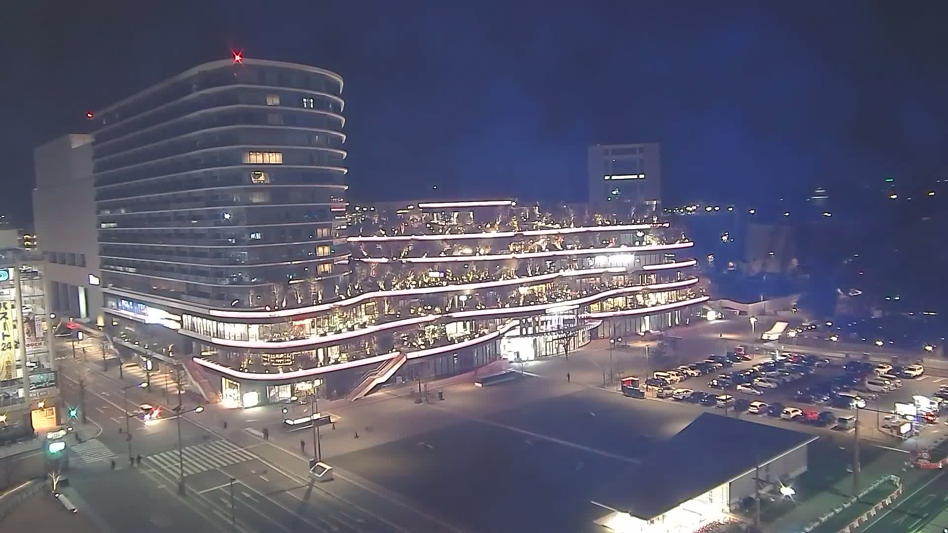 Kumamoto, Sakuramachi Kumamoto Mall & Hanabata Plaza Square ( 熊本・サクラマチクマモトモール＆花畑プラザ広場)  Live Cam - Shinshigai, Chuo Ward, Kumamoto, Kyushu, Japan
