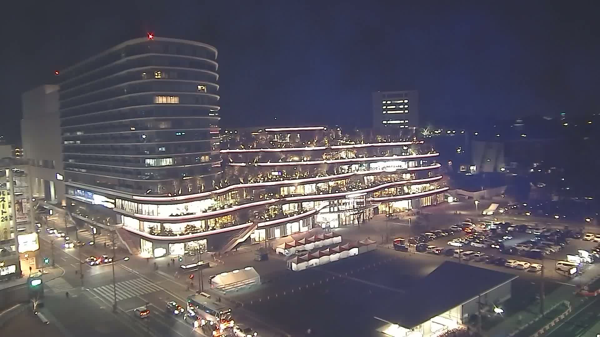Kumamoto, Sakuramachi Kumamoto Mall & Hanabata Plaza Square ( 熊本・サクラマチクマモトモール＆花畑プラザ広場)  Live Cam - Shinshigai, Chuo Ward, Kumamoto, Kyushu, Japan