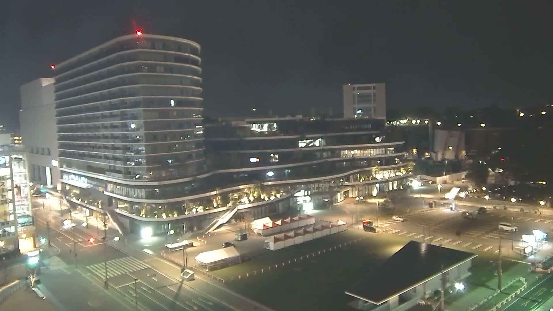 Kumamoto, Sakuramachi Kumamoto Mall & Hanabata Plaza Square ( 熊本・サクラマチクマモトモール＆花畑プラザ広場)  Live Cam - Shinshigai, Chuo Ward, Kumamoto, Kyushu, Japan