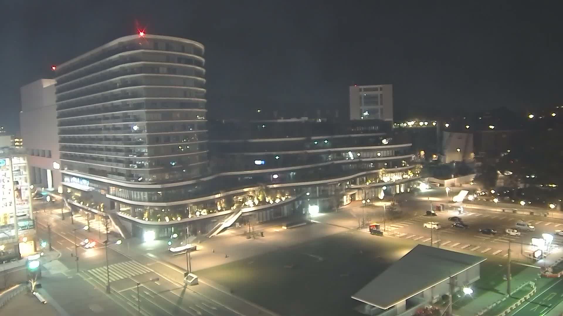 Kumamoto, Sakuramachi Kumamoto Mall & Hanabata Plaza Square ( 熊本・サクラマチクマモトモール＆花畑プラザ広場)  Live Cam - Shinshigai, Chuo Ward, Kumamoto, Kyushu, Japan