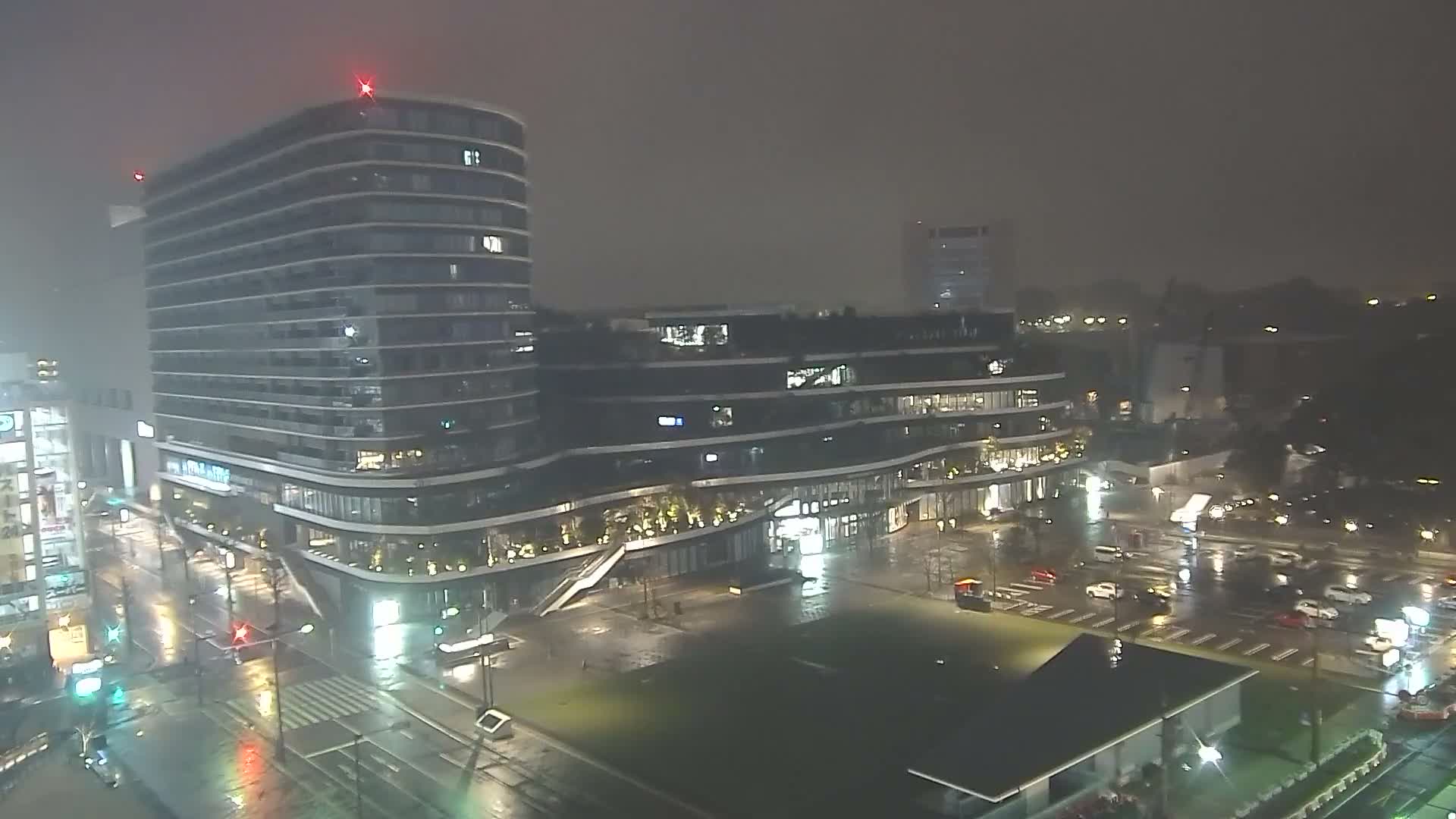 Kumamoto, Sakuramachi Kumamoto Mall & Hanabata Plaza Square ( 熊本・サクラマチクマモトモール＆花畑プラザ広場)  Live Cam - Shinshigai, Chuo Ward, Kumamoto, Kyushu, Japan