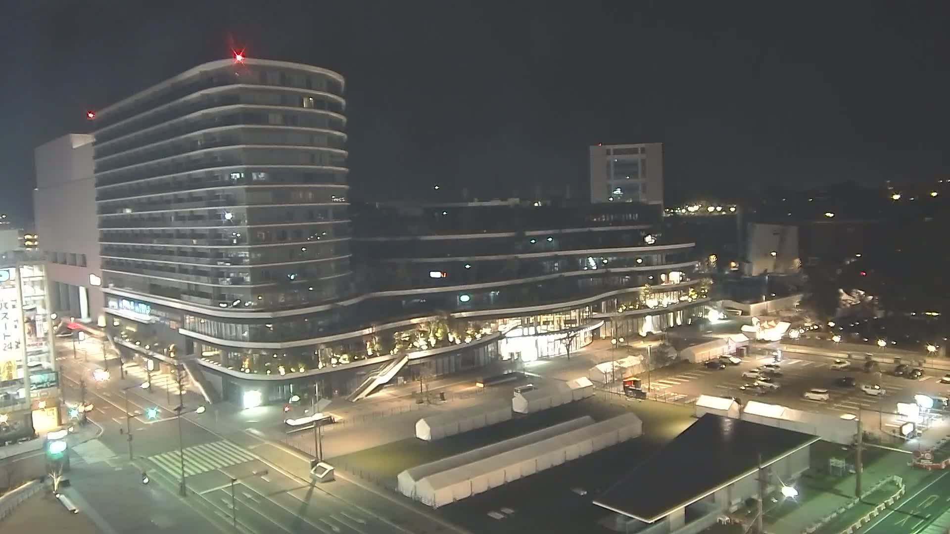 Kumamoto, Sakuramachi Kumamoto Mall & Hanabata Plaza Square ( 熊本・サクラマチクマモトモール＆花畑プラザ広場)  Live Cam - Shinshigai, Chuo Ward, Kumamoto, Kyushu, Japan