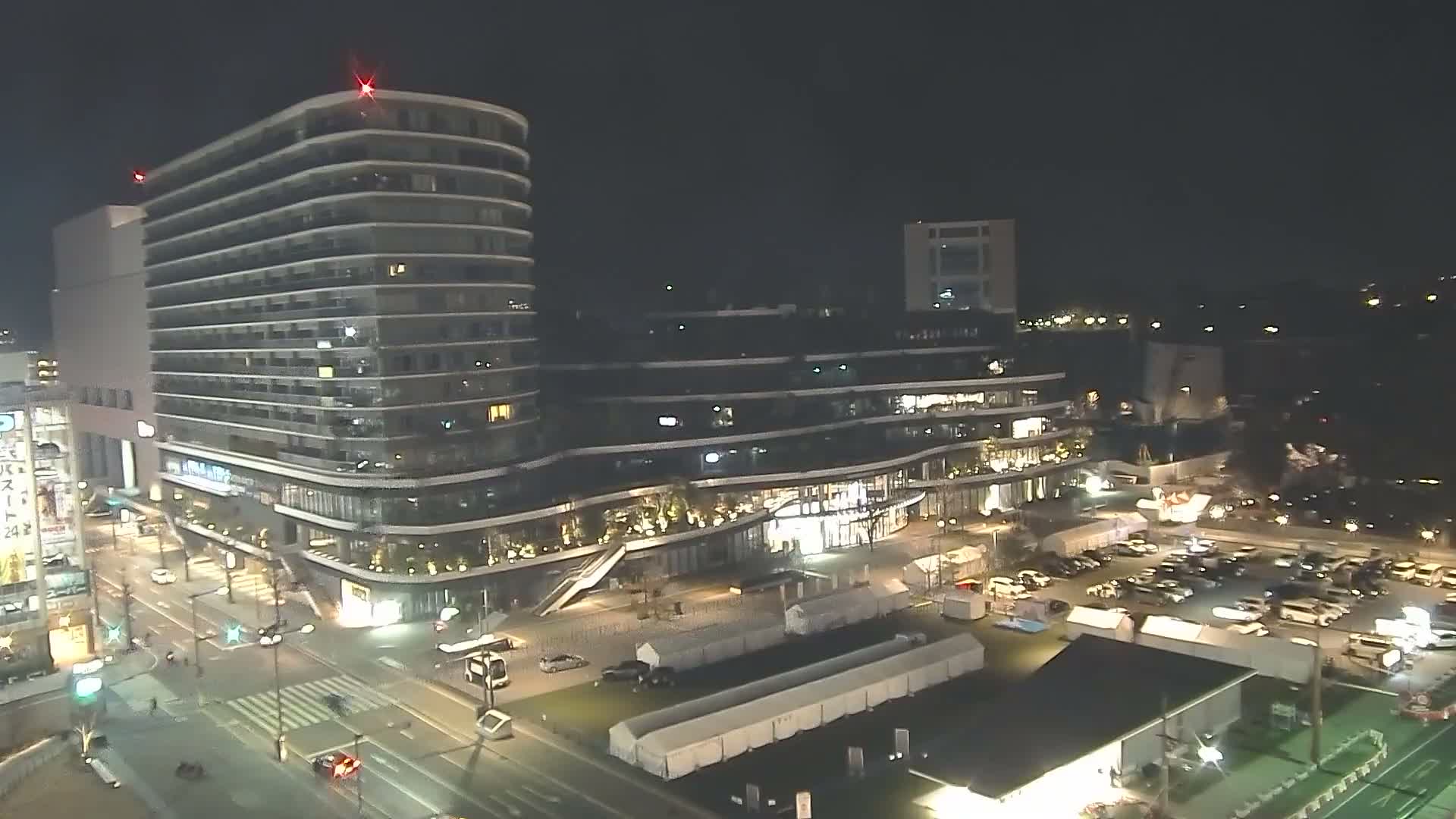 Kumamoto, Sakuramachi Kumamoto Mall & Hanabata Plaza Square ( 熊本・サクラマチクマモトモール＆花畑プラザ広場)  Live Cam - Shinshigai, Chuo Ward, Kumamoto, Kyushu, Japan