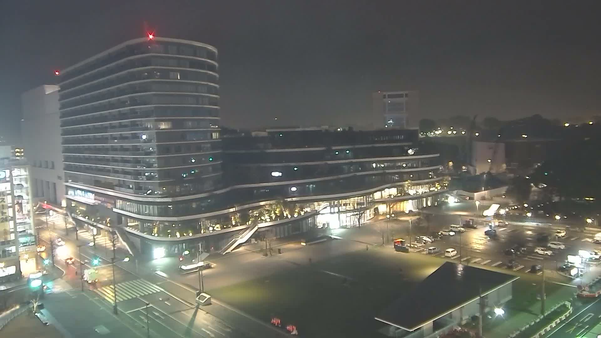 Kumamoto, Sakuramachi Kumamoto Mall & Hanabata Plaza Square ( 熊本・サクラマチクマモトモール＆花畑プラザ広場)  Live Cam - Shinshigai, Chuo Ward, Kumamoto, Kyushu, Japan