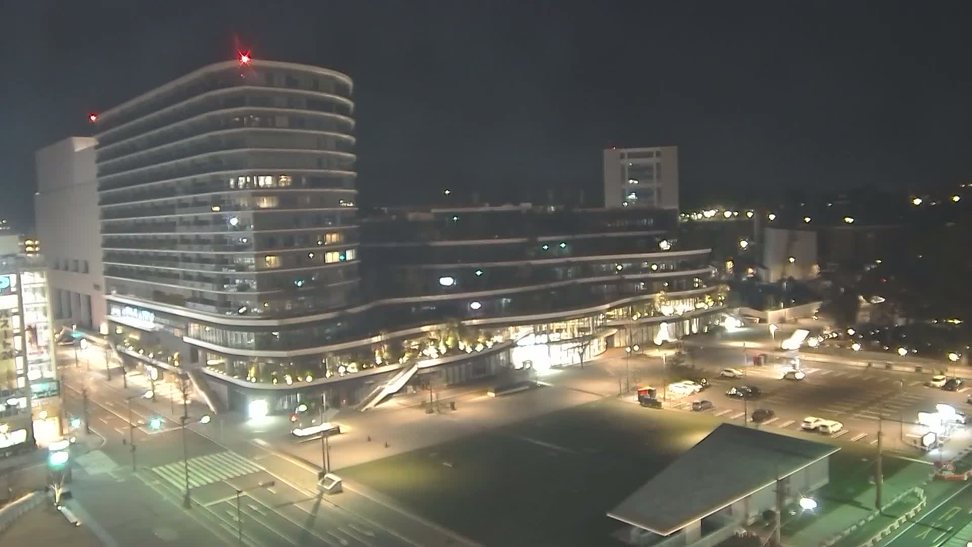 Kumamoto, Sakuramachi Kumamoto Mall & Hanabata Plaza Square ( 熊本・サクラマチクマモトモール＆花畑プラザ広場)  Live Cam - Shinshigai, Chuo Ward, Kumamoto, Kyushu, Japan