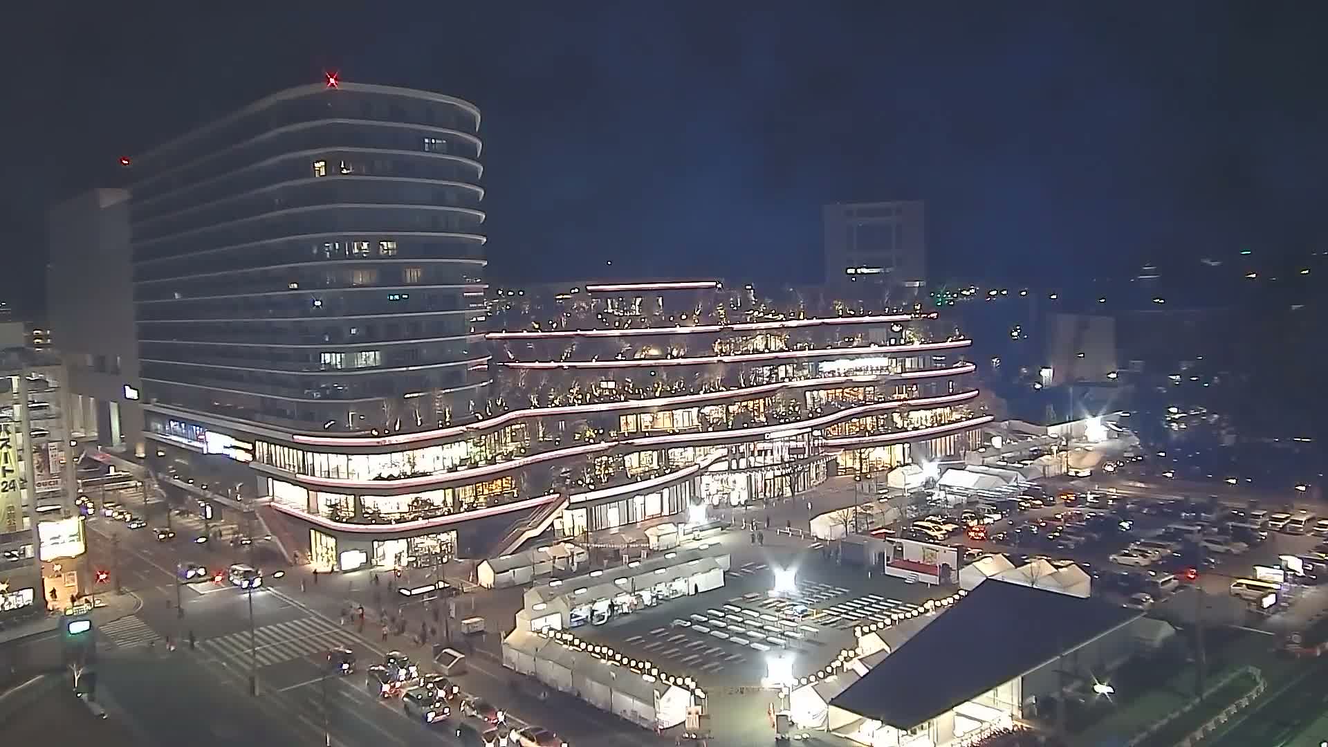 Kumamoto, Sakuramachi Kumamoto Mall & Hanabata Plaza Square ( 熊本・サクラマチクマモトモール＆花畑プラザ広場)  Live Cam - Shinshigai, Chuo Ward, Kumamoto, Kyushu, Japan