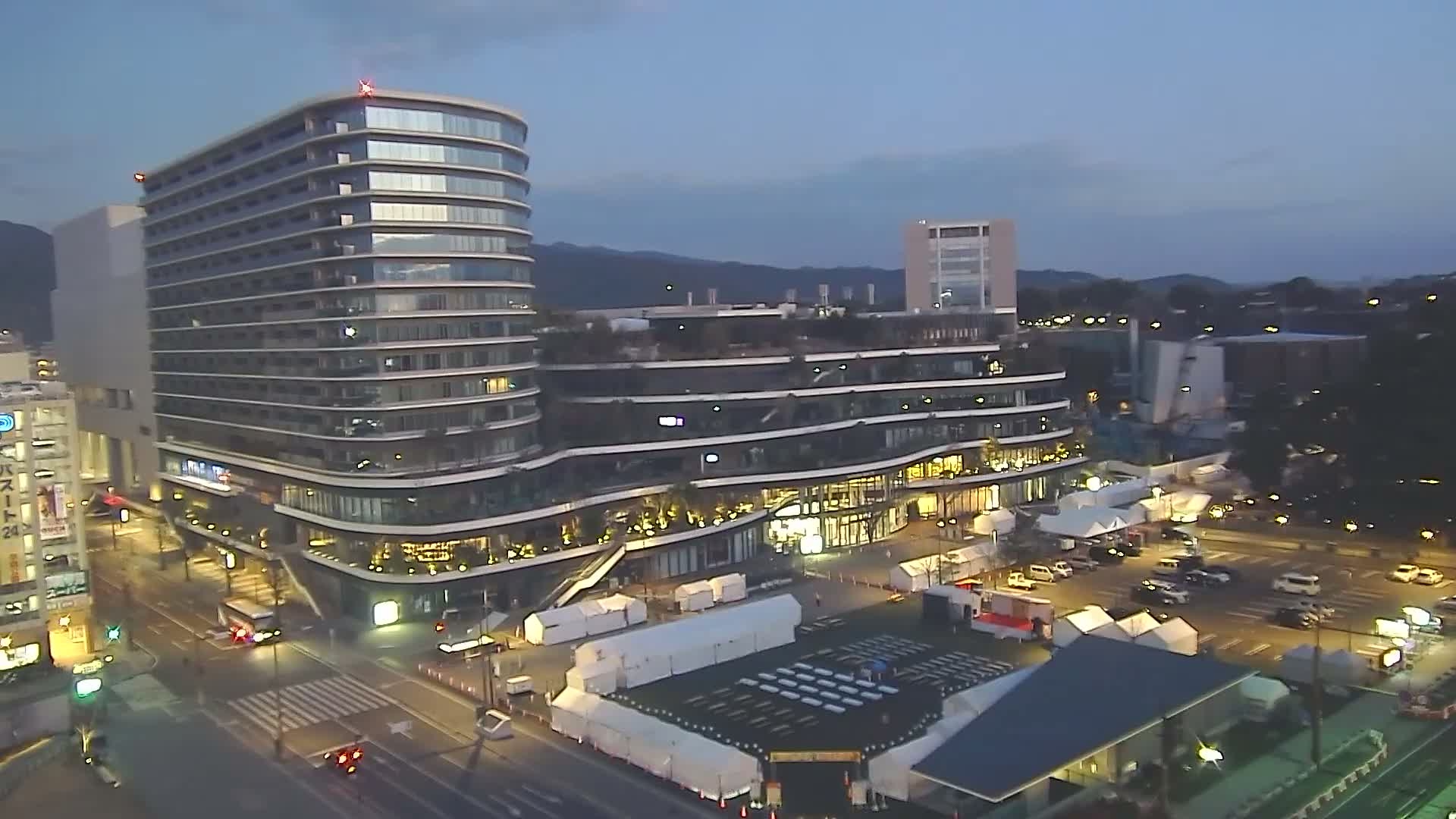Kumamoto, Sakuramachi Kumamoto Mall & Hanabata Plaza Square ( 熊本・サクラマチクマモトモール＆花畑プラザ広場)  Live Cam - Shinshigai, Chuo Ward, Kumamoto, Kyushu, Japan