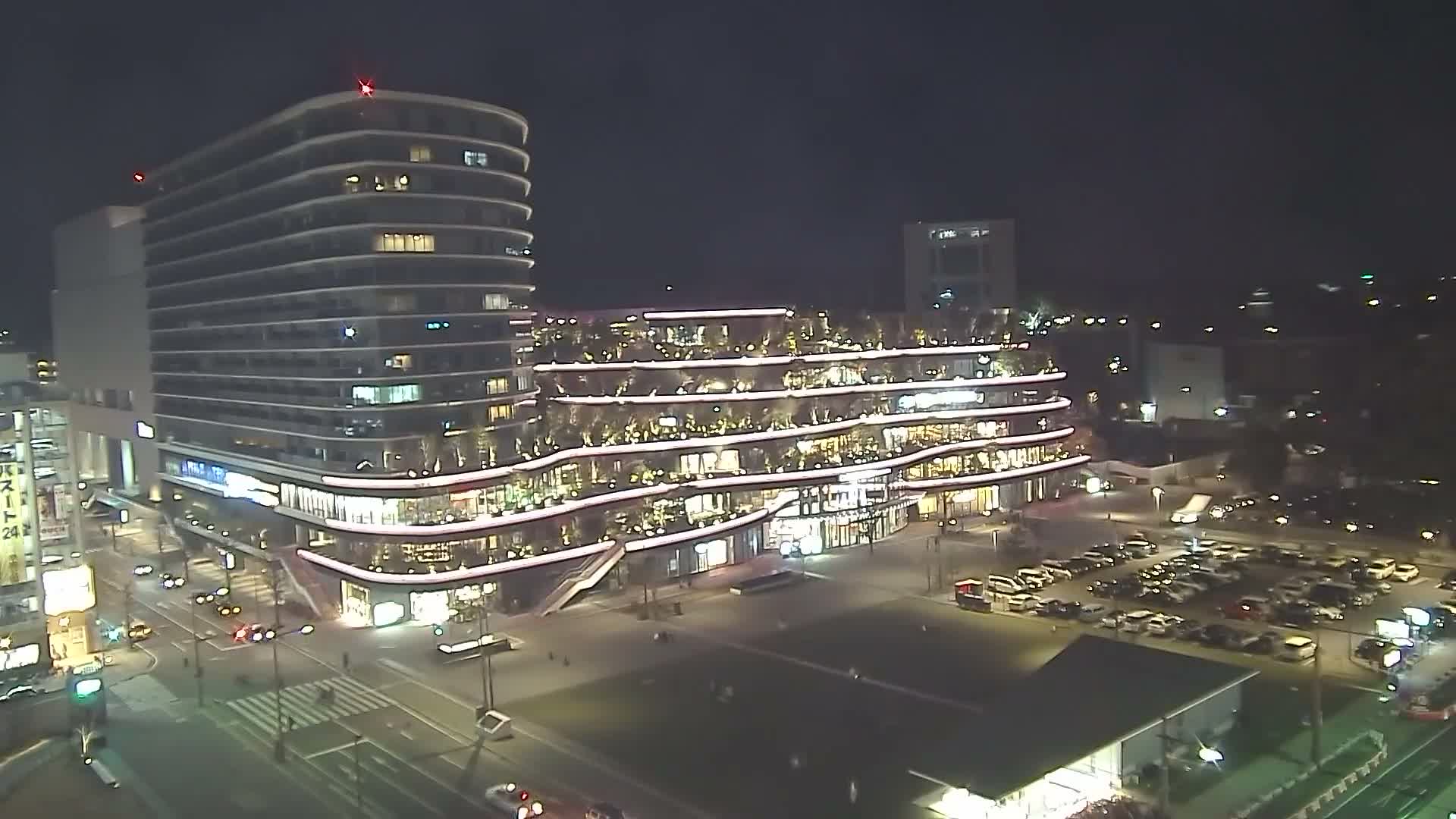 Kumamoto, Sakuramachi Kumamoto Mall & Hanabata Plaza Square ( 熊本・サクラマチクマモトモール＆花畑プラザ広場)  Live Cam - Shinshigai, Chuo Ward, Kumamoto, Kyushu, Japan