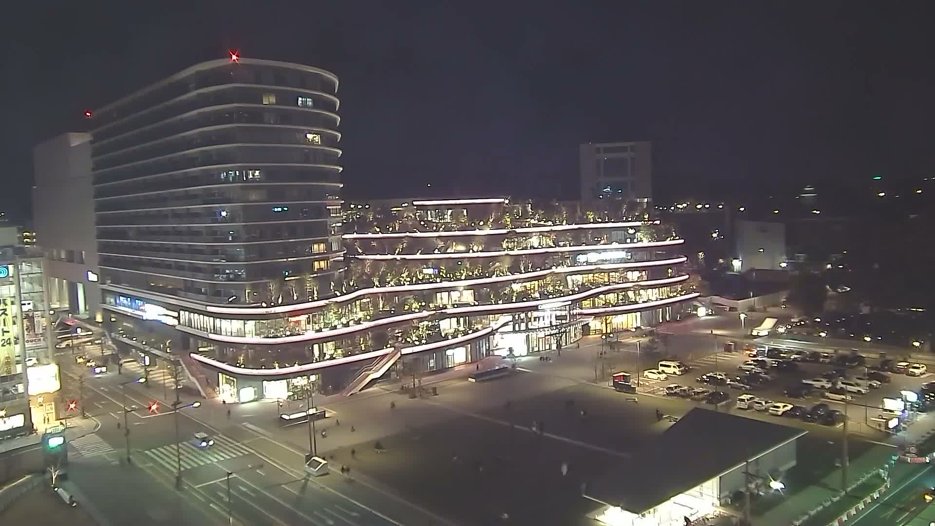 Kumamoto, Sakuramachi Kumamoto Mall & Hanabata Plaza Square ( 熊本・サクラマチクマモトモール＆花畑プラザ広場)  Live Cam - Shinshigai, Chuo Ward, Kumamoto, Kyushu, Japan
