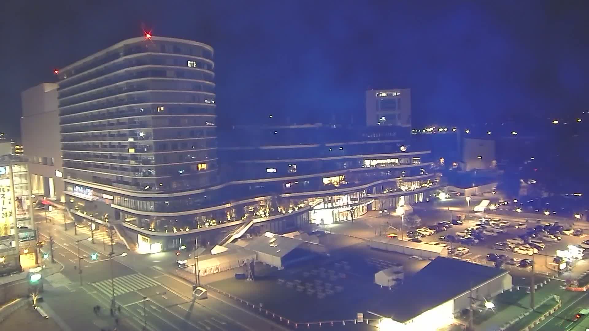 Kumamoto, Sakuramachi Kumamoto Mall & Hanabata Plaza Square ( 熊本・サクラマチクマモトモール＆花畑プラザ広場)  Live Cam - Shinshigai, Chuo Ward, Kumamoto, Kyushu, Japan