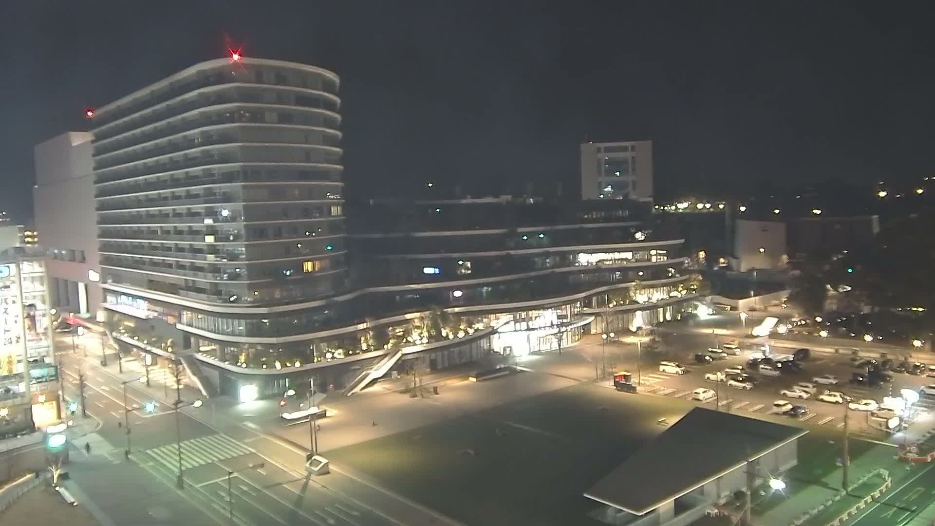 Kumamoto, Sakuramachi Kumamoto Mall & Hanabata Plaza Square ( 熊本・サクラマチクマモトモール＆花畑プラザ広場)  Live Cam - Shinshigai, Chuo Ward, Kumamoto, Kyushu, Japan