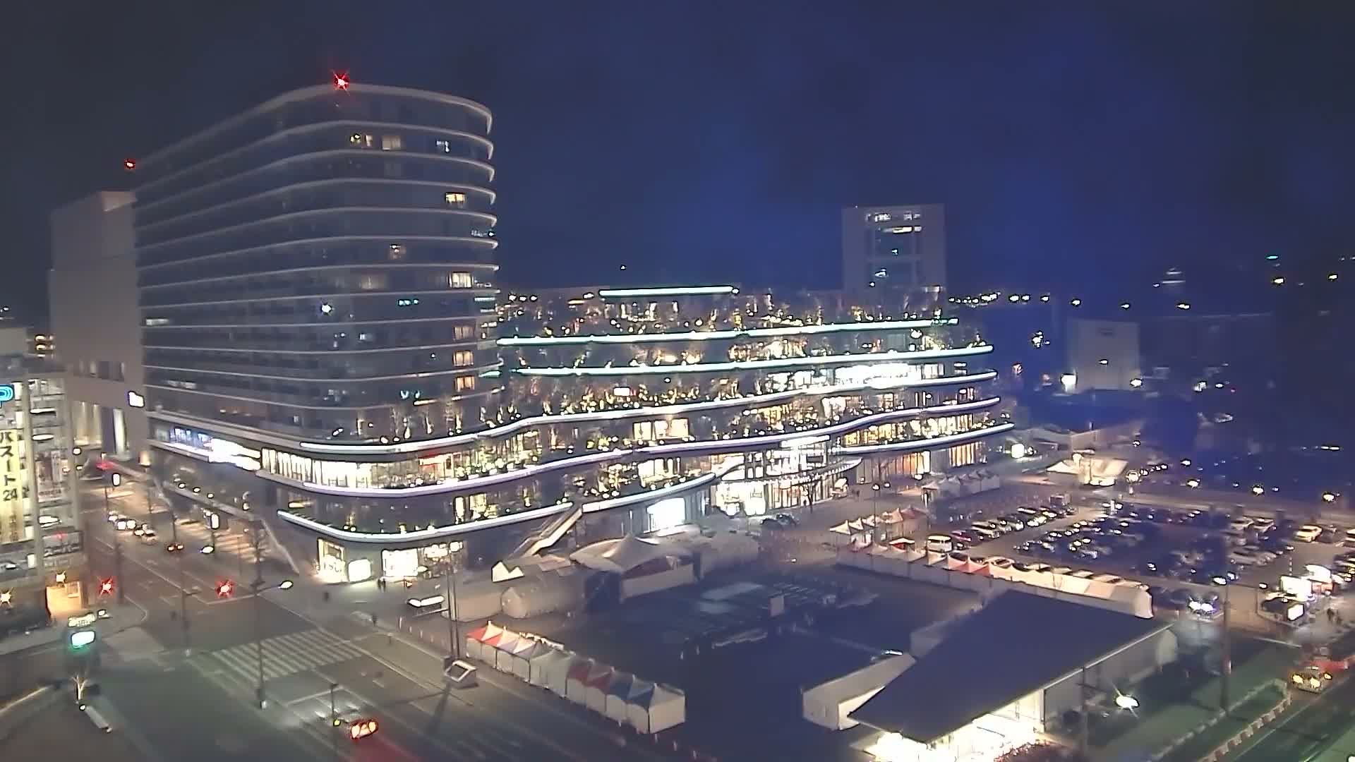 Kumamoto, Sakuramachi Kumamoto Mall & Hanabata Plaza Square ( 熊本・サクラマチクマモトモール＆花畑プラザ広場)  Live Cam - Shinshigai, Chuo Ward, Kumamoto, Kyushu, Japan