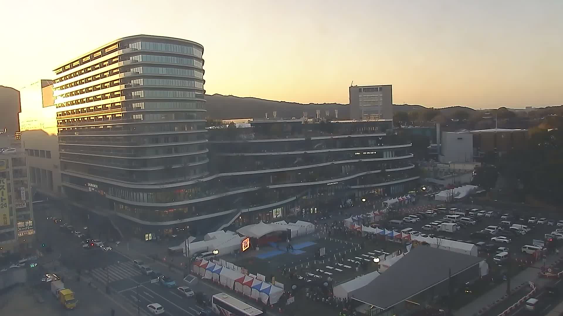 Kumamoto, Sakuramachi Kumamoto Mall & Hanabata Plaza Square ( 熊本・サクラマチクマモトモール＆花畑プラザ広場)  Live Cam - Shinshigai, Chuo Ward, Kumamoto, Kyushu, Japan