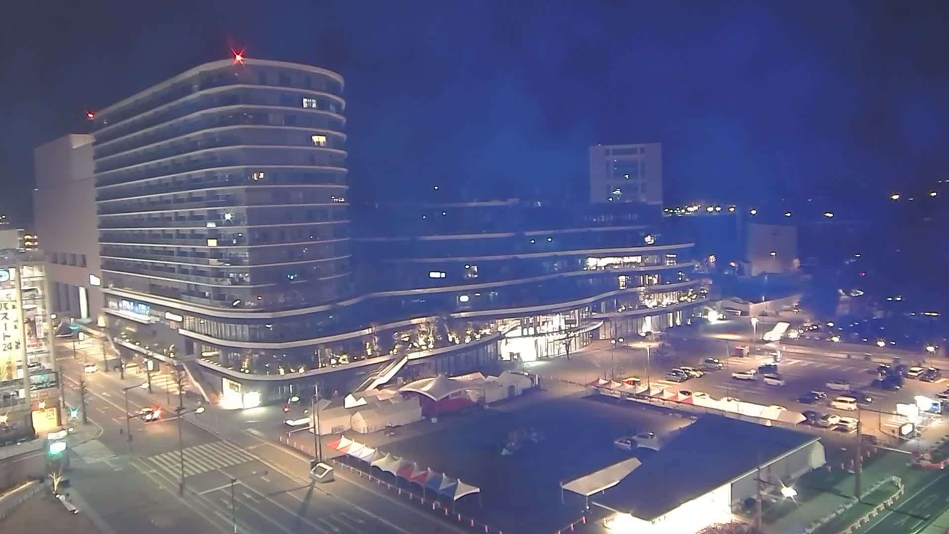 Kumamoto, Sakuramachi Kumamoto Mall & Hanabata Plaza Square ( 熊本・サクラマチクマモトモール＆花畑プラザ広場)  Live Cam - Shinshigai, Chuo Ward, Kumamoto, Kyushu, Japan