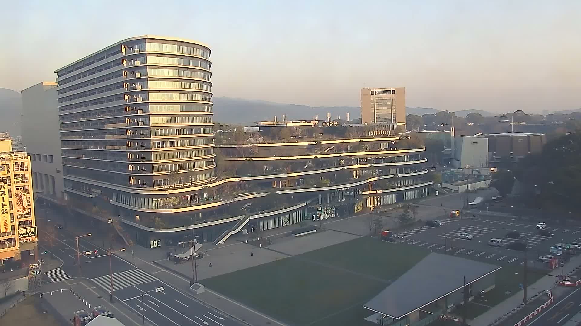 Kumamoto, Sakuramachi Kumamoto Mall & Hanabata Plaza Square ( 熊本・サクラマチクマモトモール＆花畑プラザ広場)  Live Cam - Shinshigai, Chuo Ward, Kumamoto, Kyushu, Japan